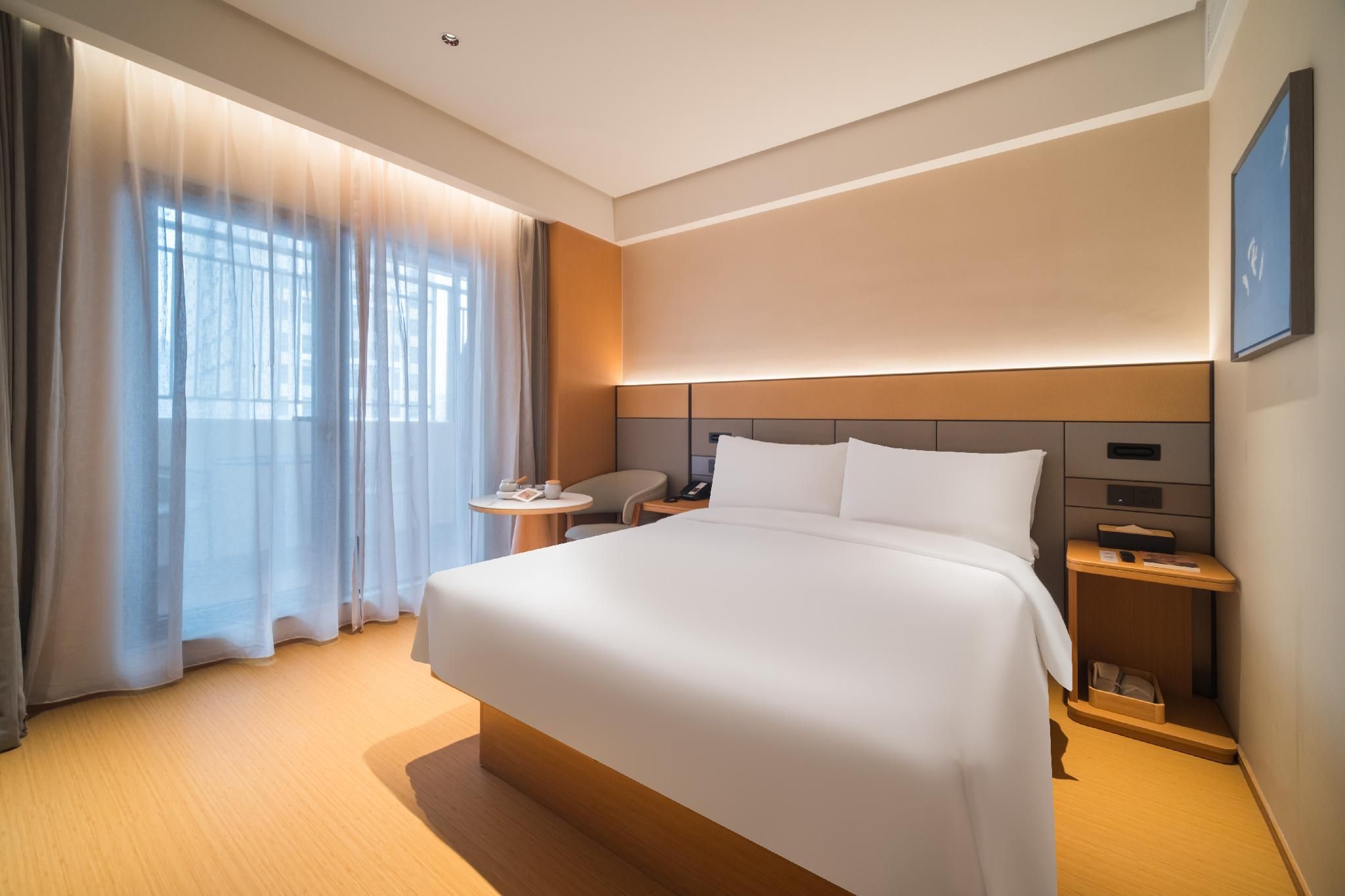 Huazhu - Room With View