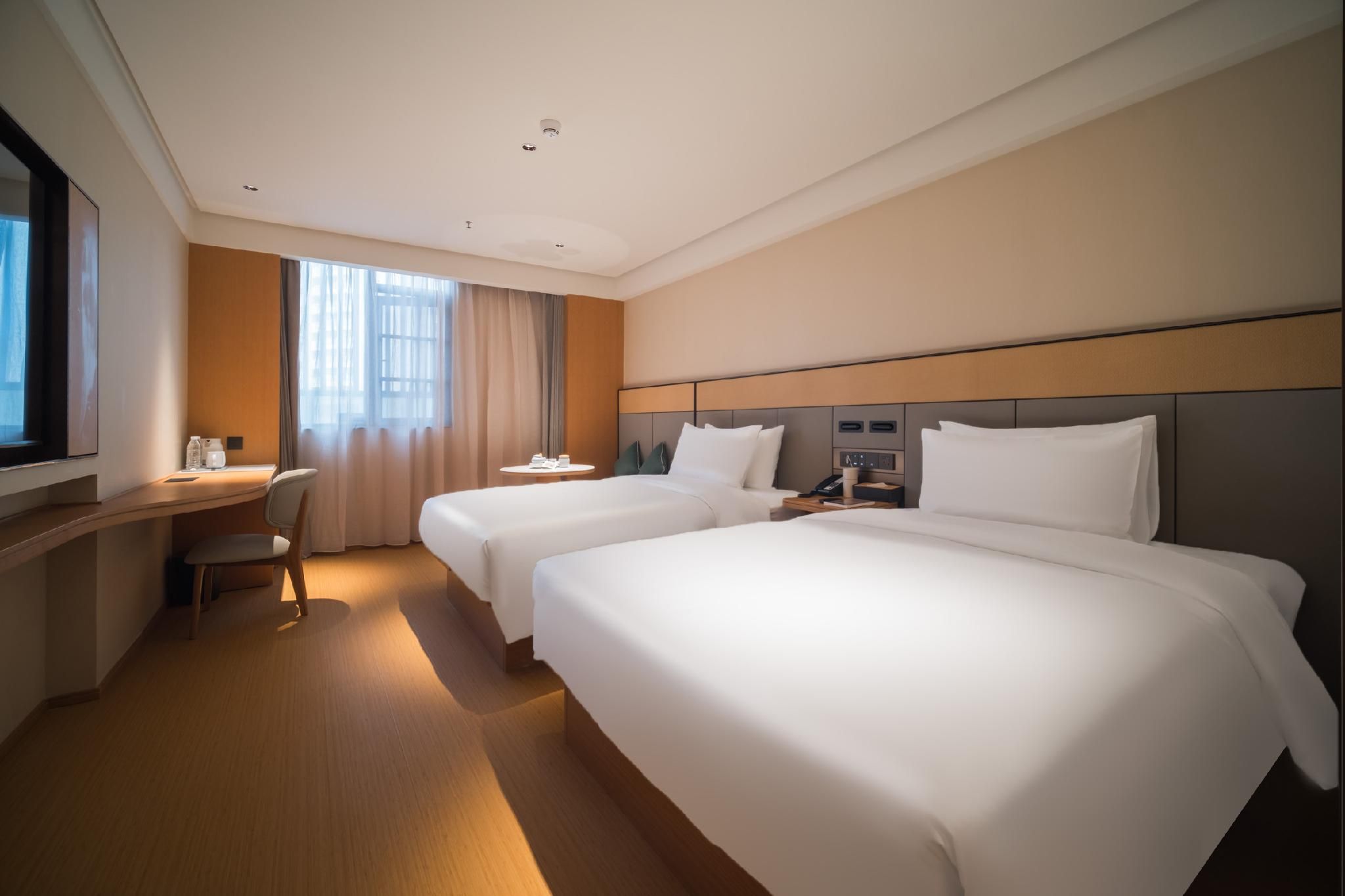 Huazhu - Superior Twin