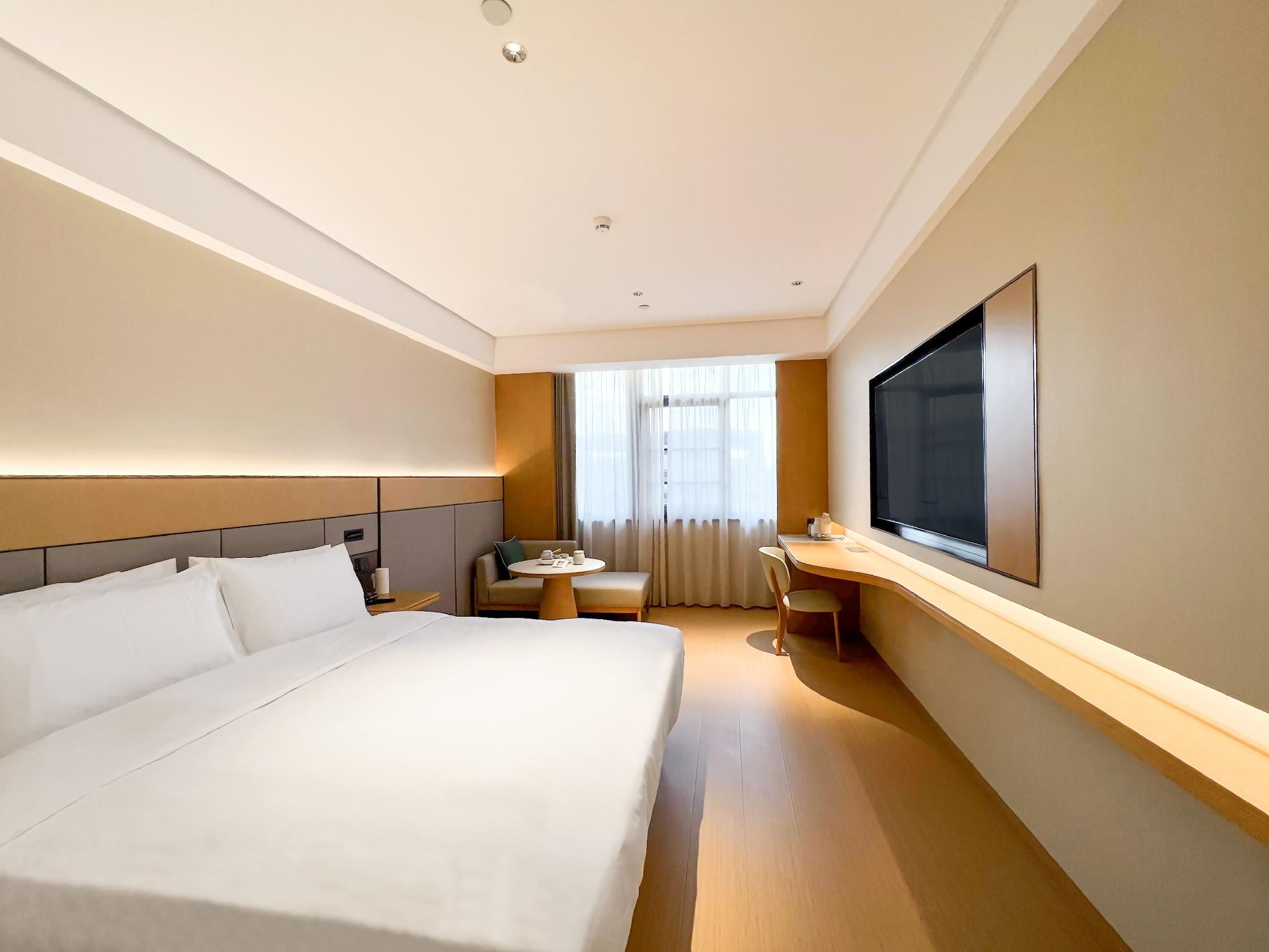 Huazhu - Room With Bed