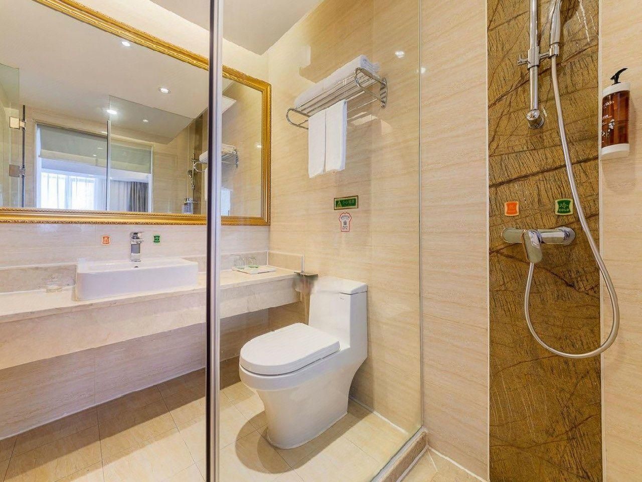 Vienna - Functional Chess Suite Room