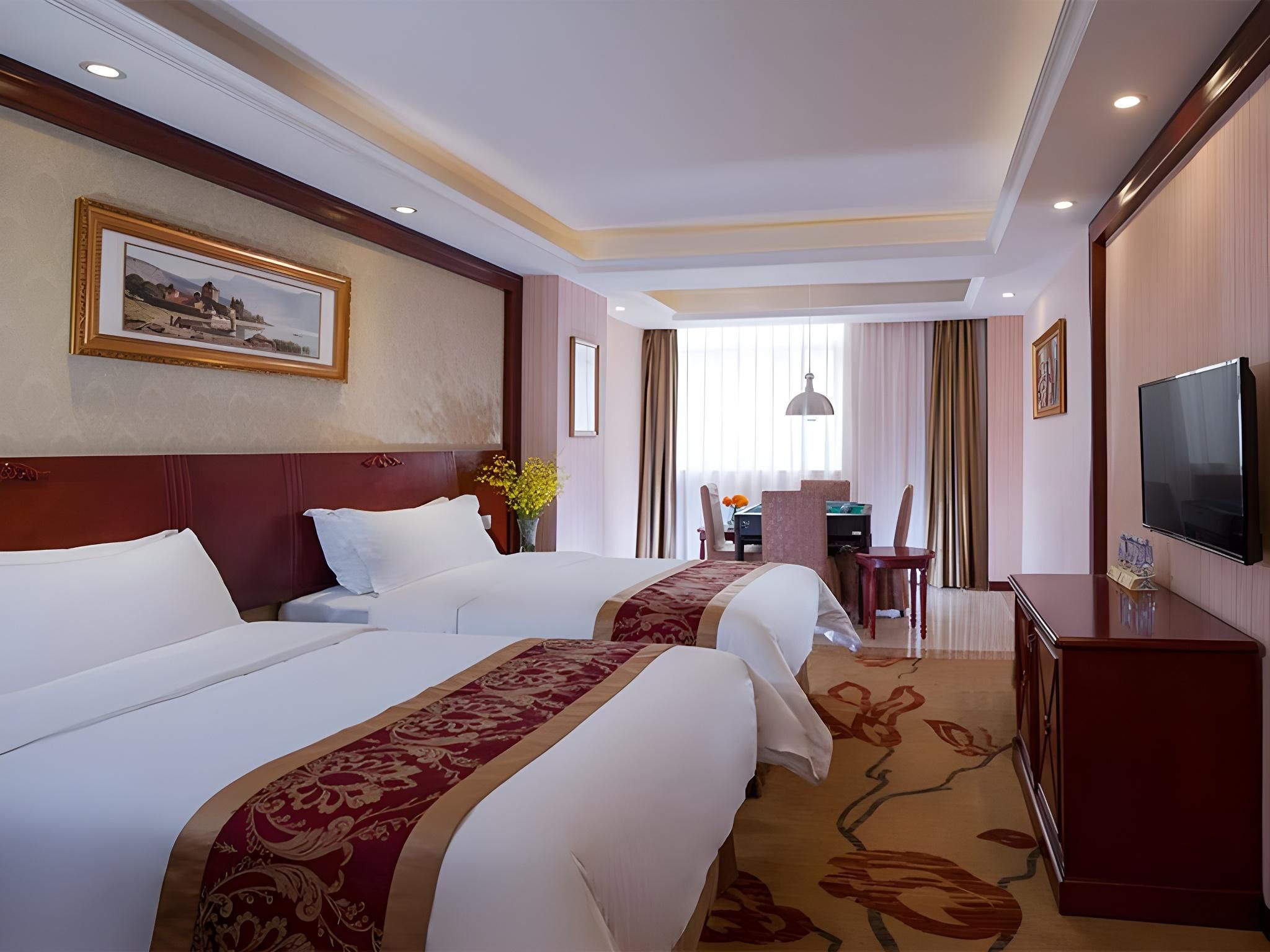 Vienna - Functional Chess Room With Twin Bed