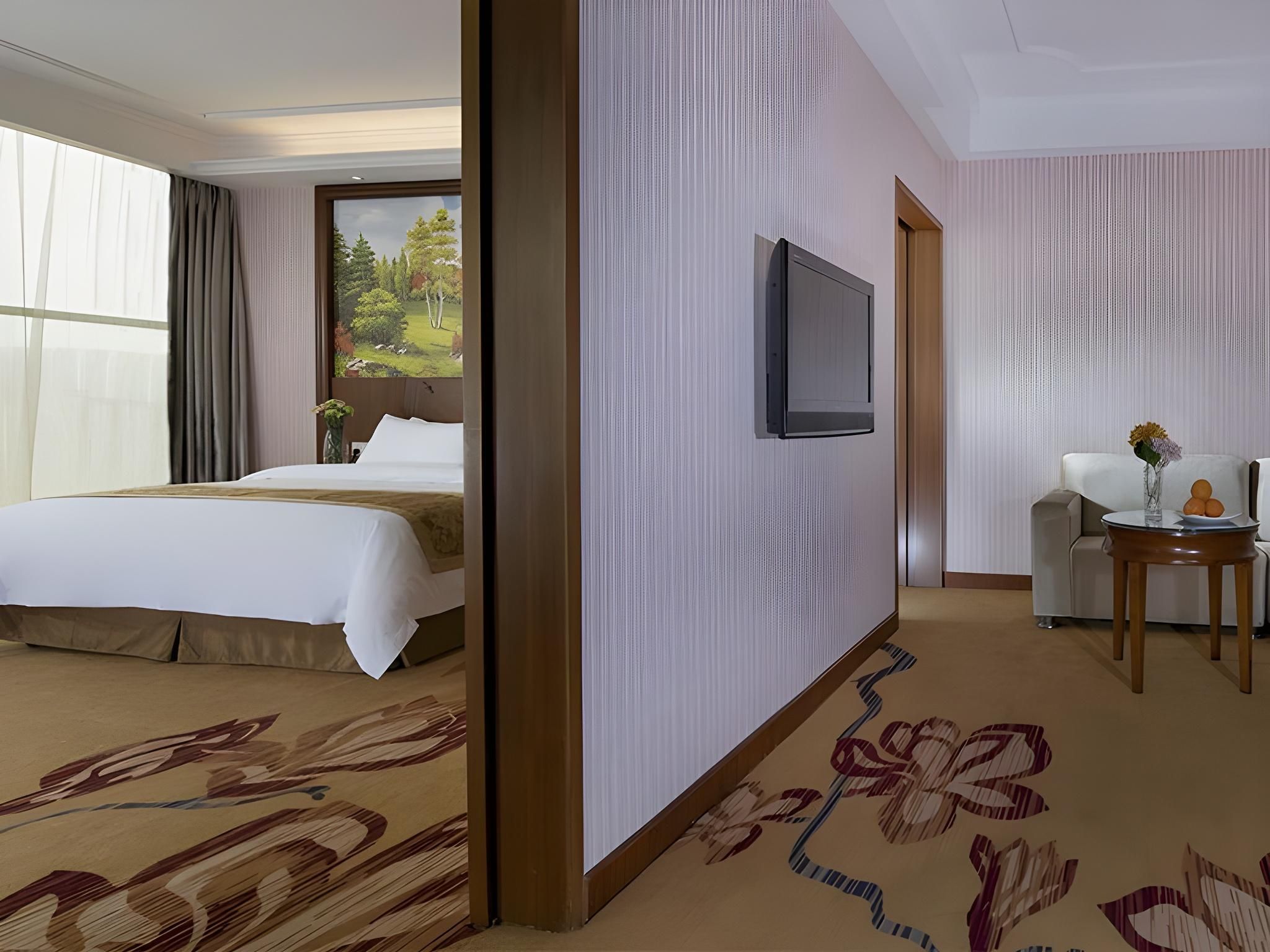 Vienna - Functional Chess Suite Room