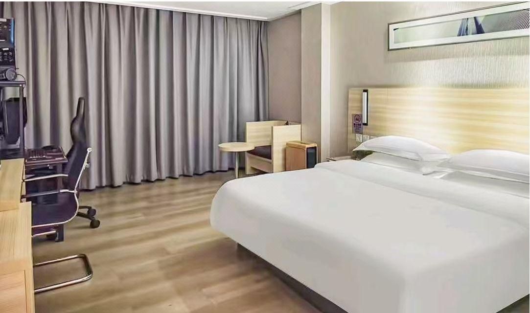 Business Queen Room