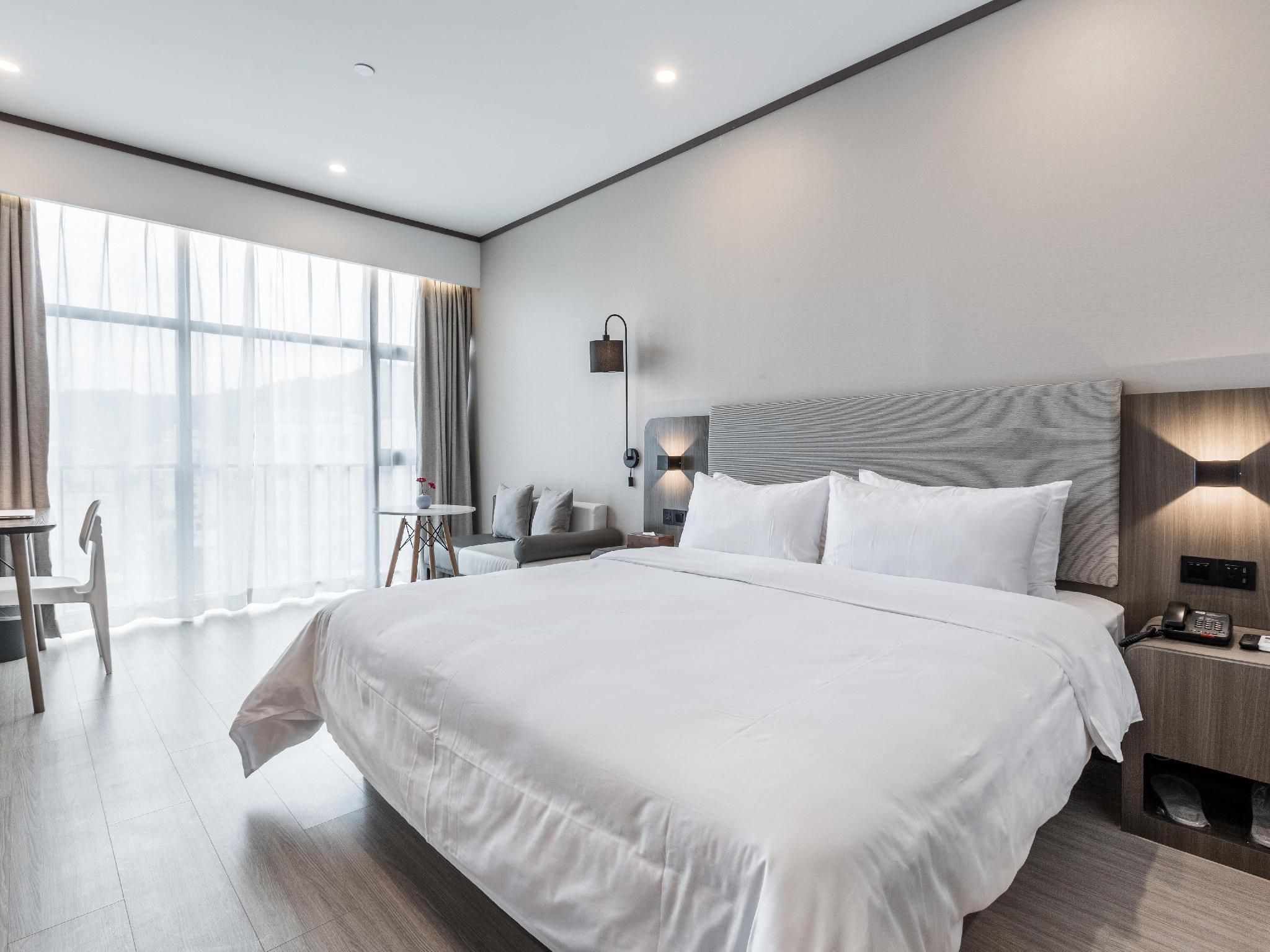 Huazhu - Superior BedRoom