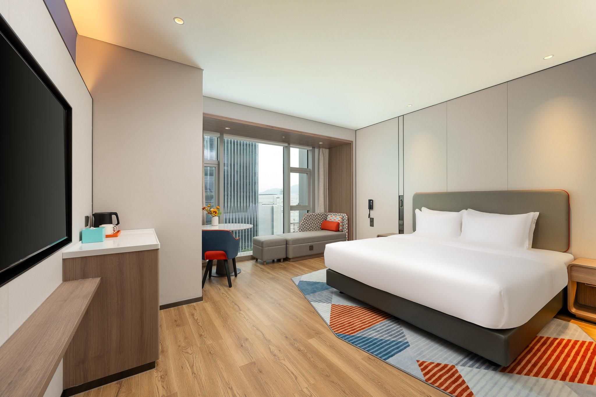 1 King Standard Extra Floor Space