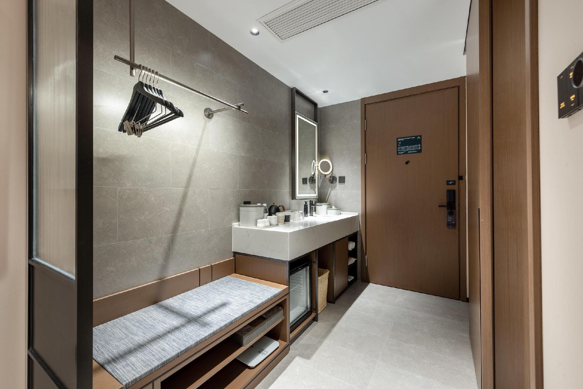 Atour Hotel Shenzhen Futian CBD Gangxia North Metro Station Atour - Elegant 1 Bed Room