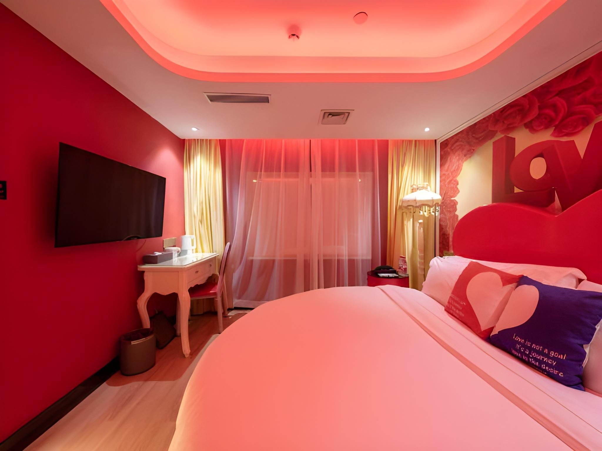Romantic Round Bed Room