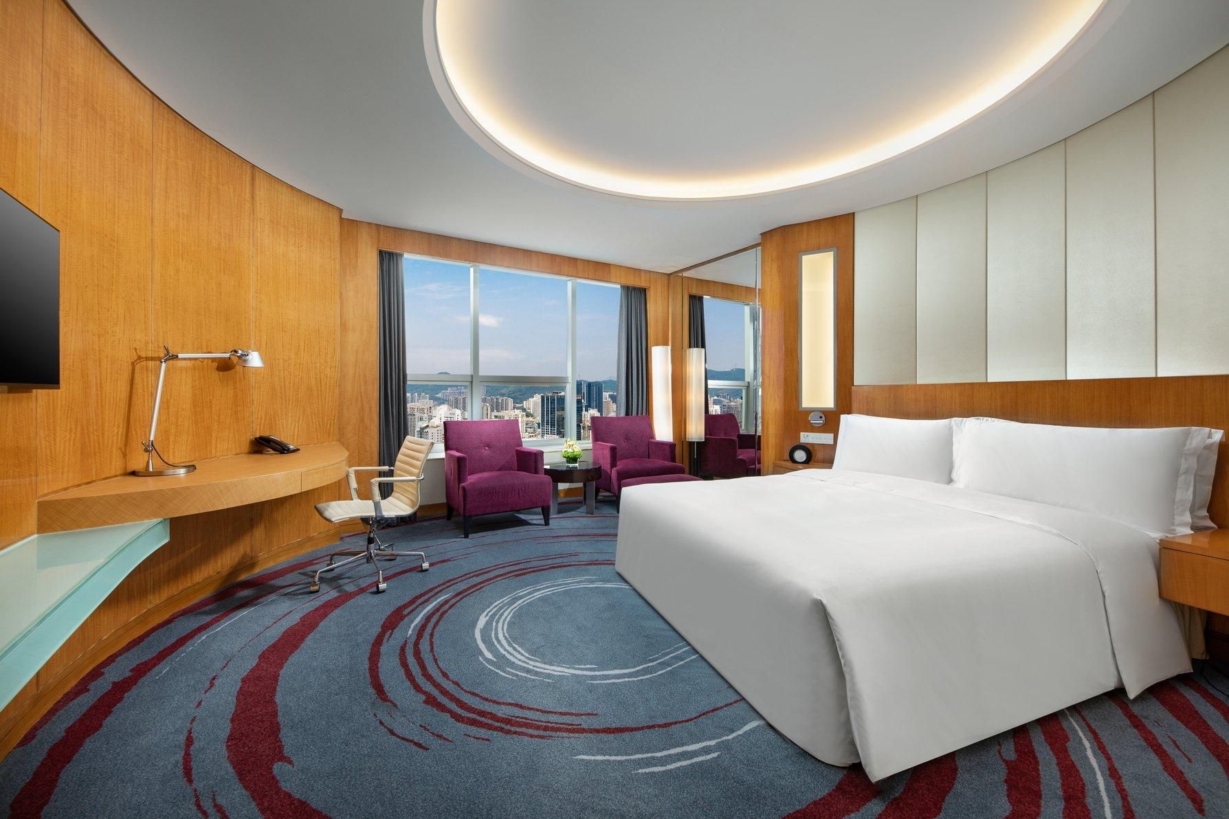 1 King Premium City View Lounge Accessible