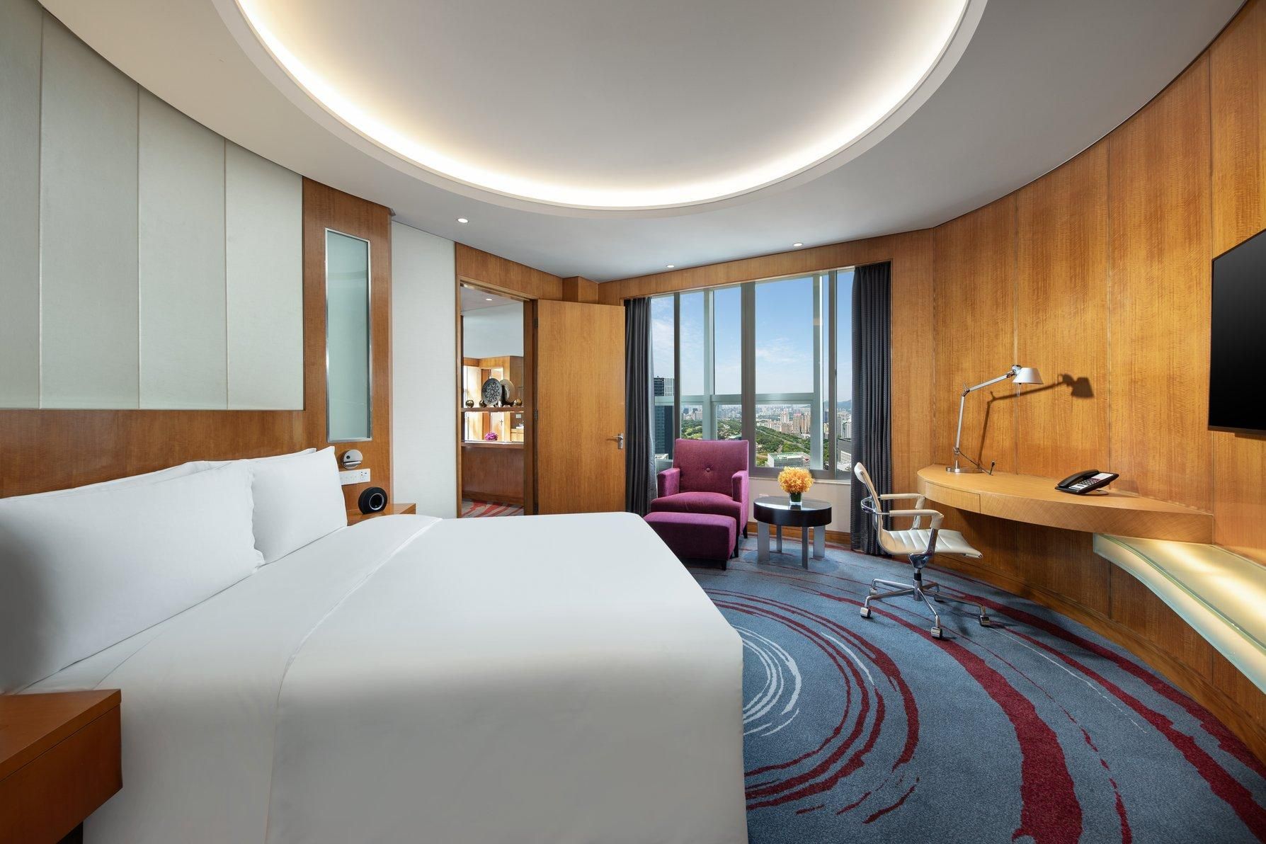 1 King Premium City View Lounge Accessible