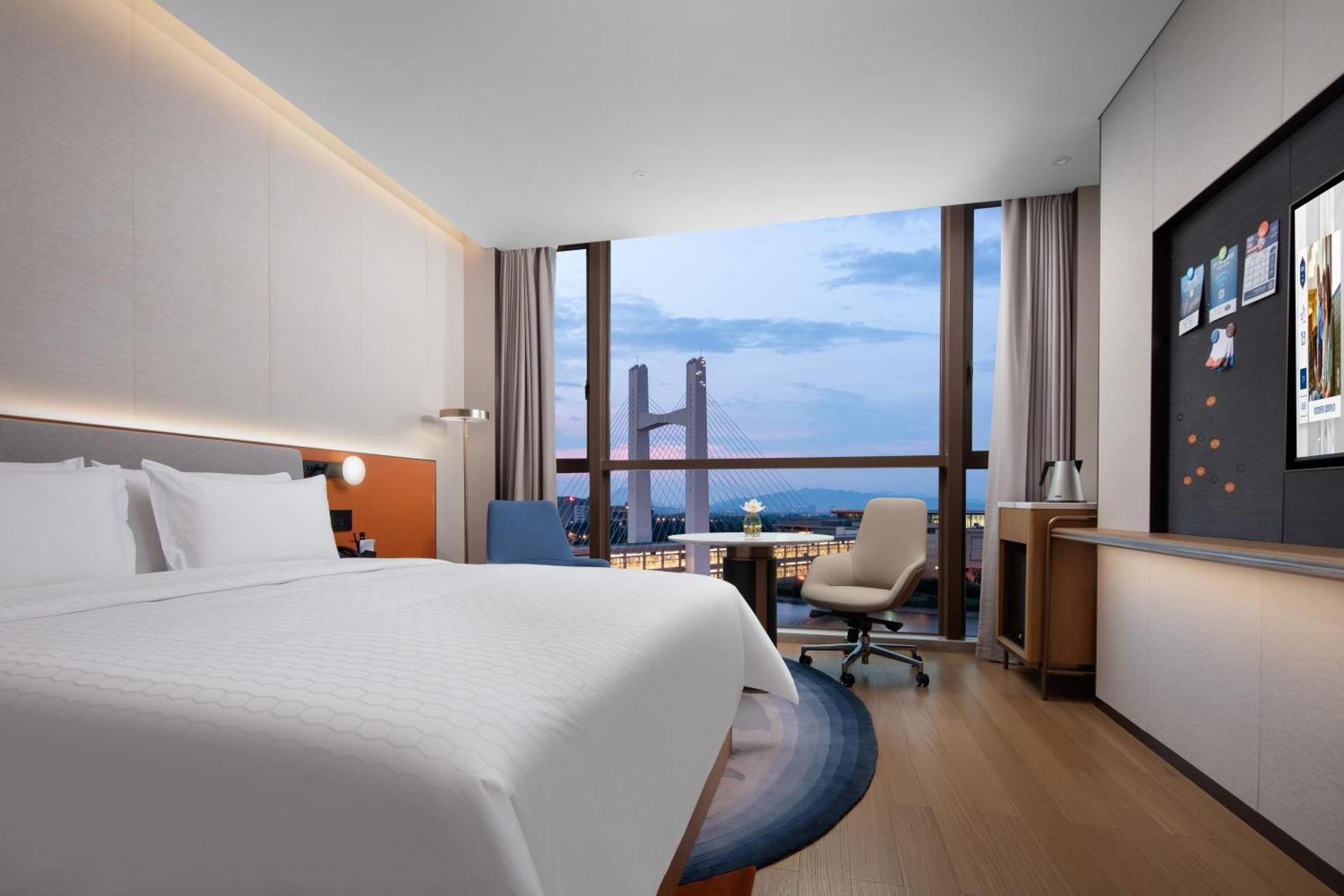 Hampton by Hilton Shenzhen Futian Port Comfort Queen Room