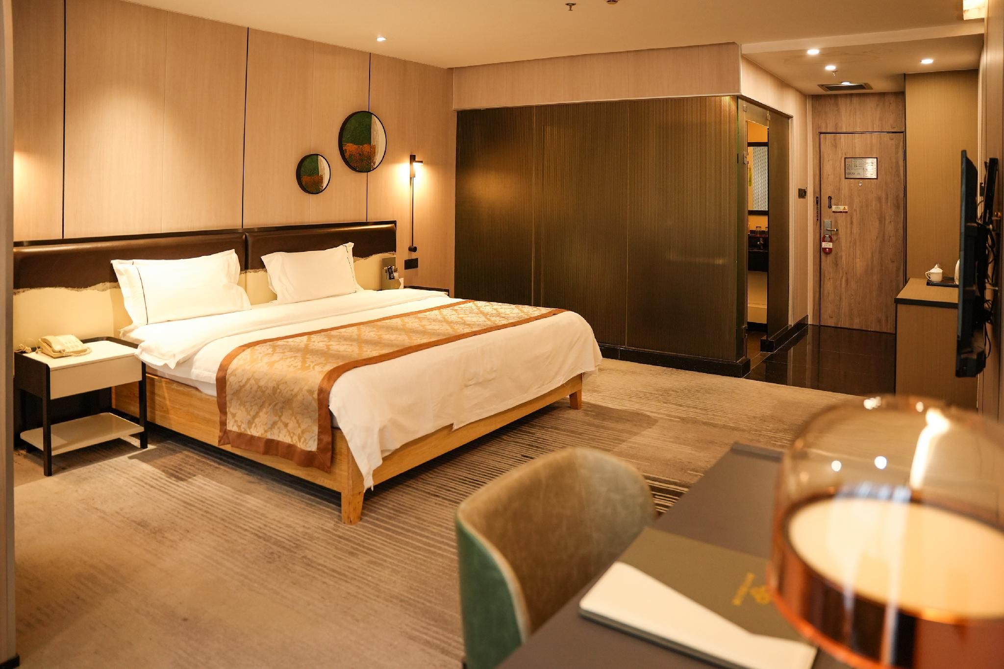 Deluxe Queen Room