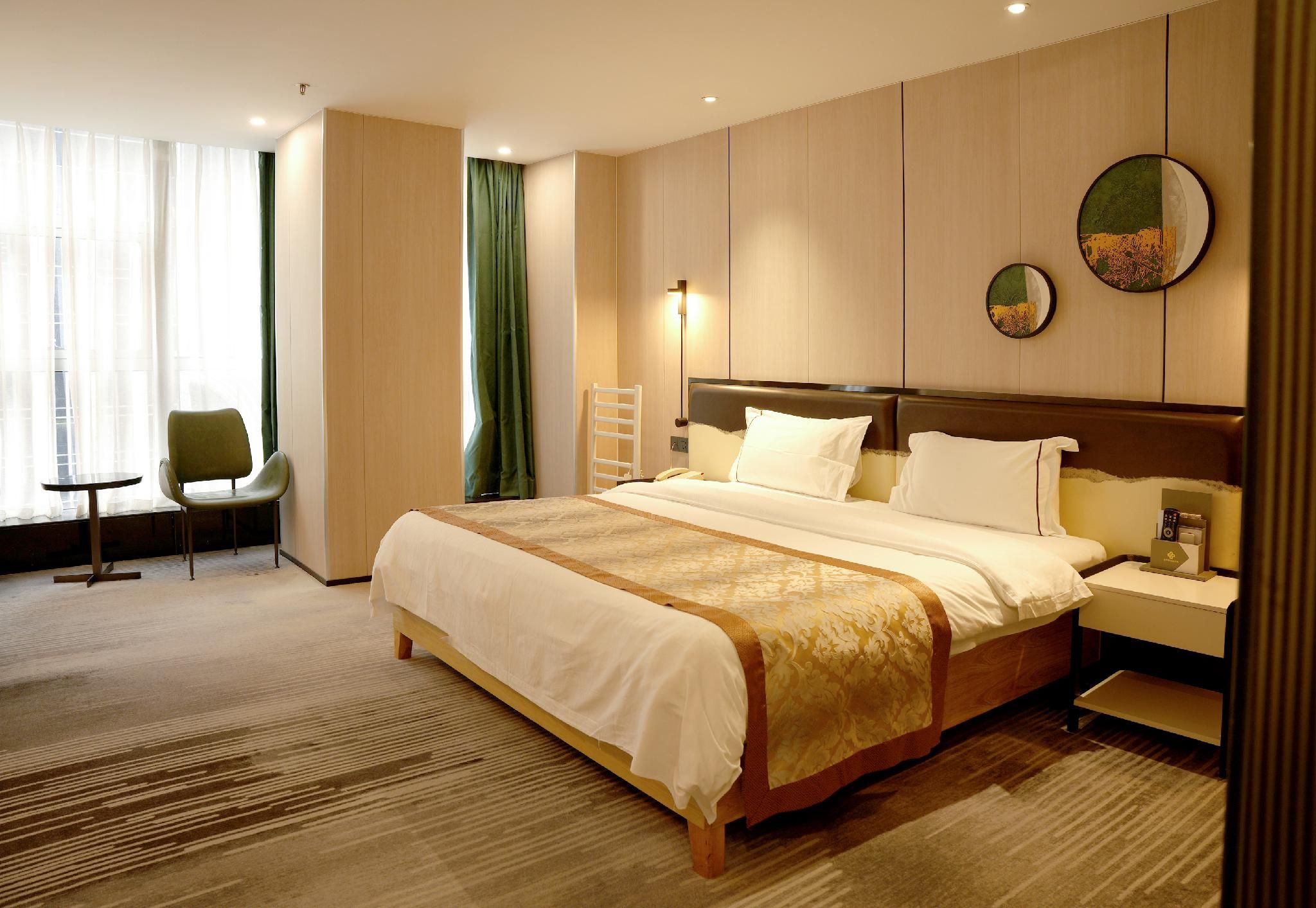 Deluxe Queen Room