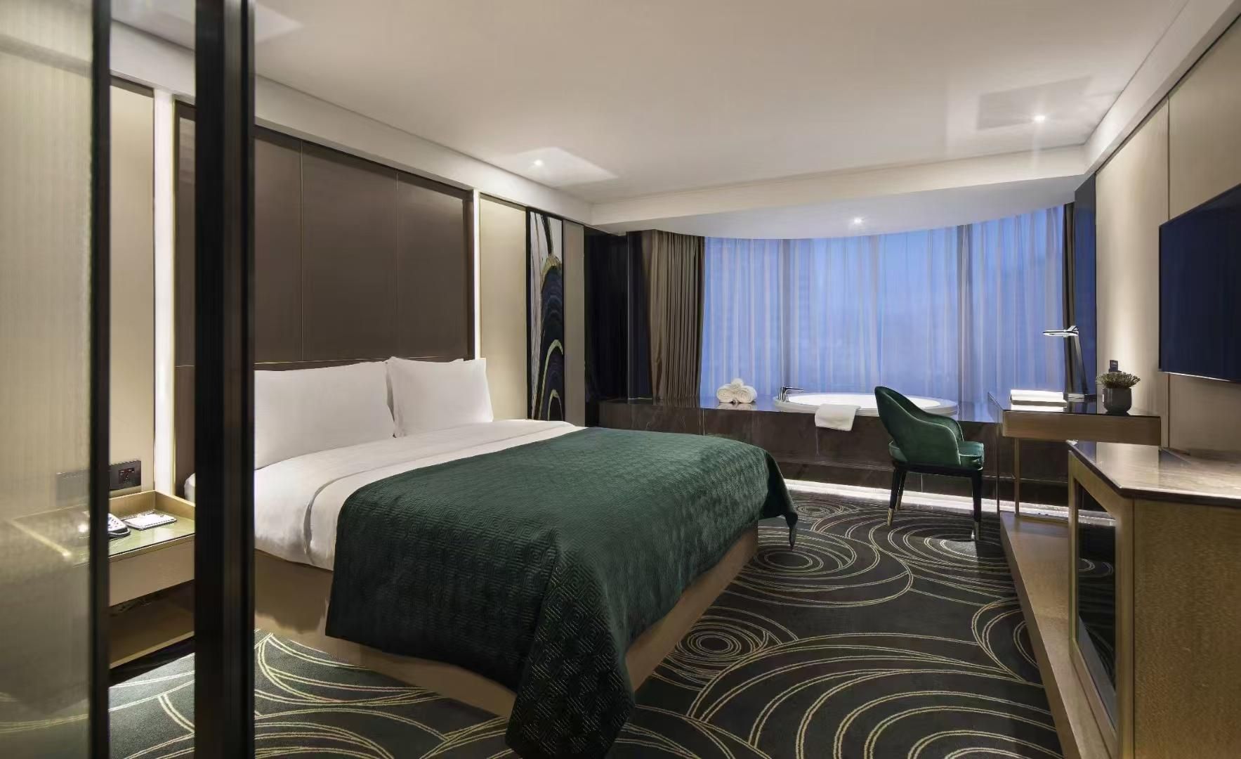 Deluxe Room Queen