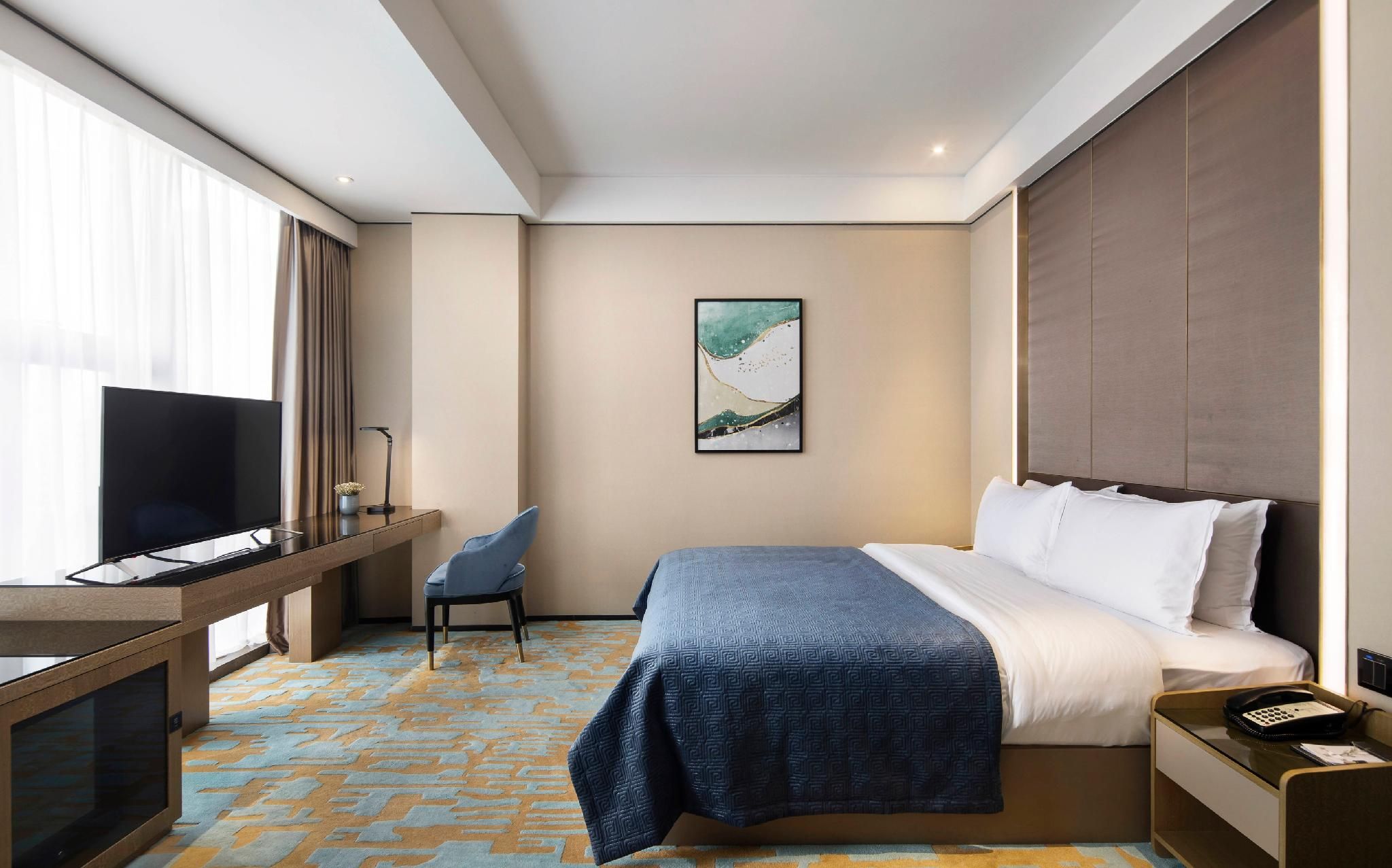 Deluxe Room Queen