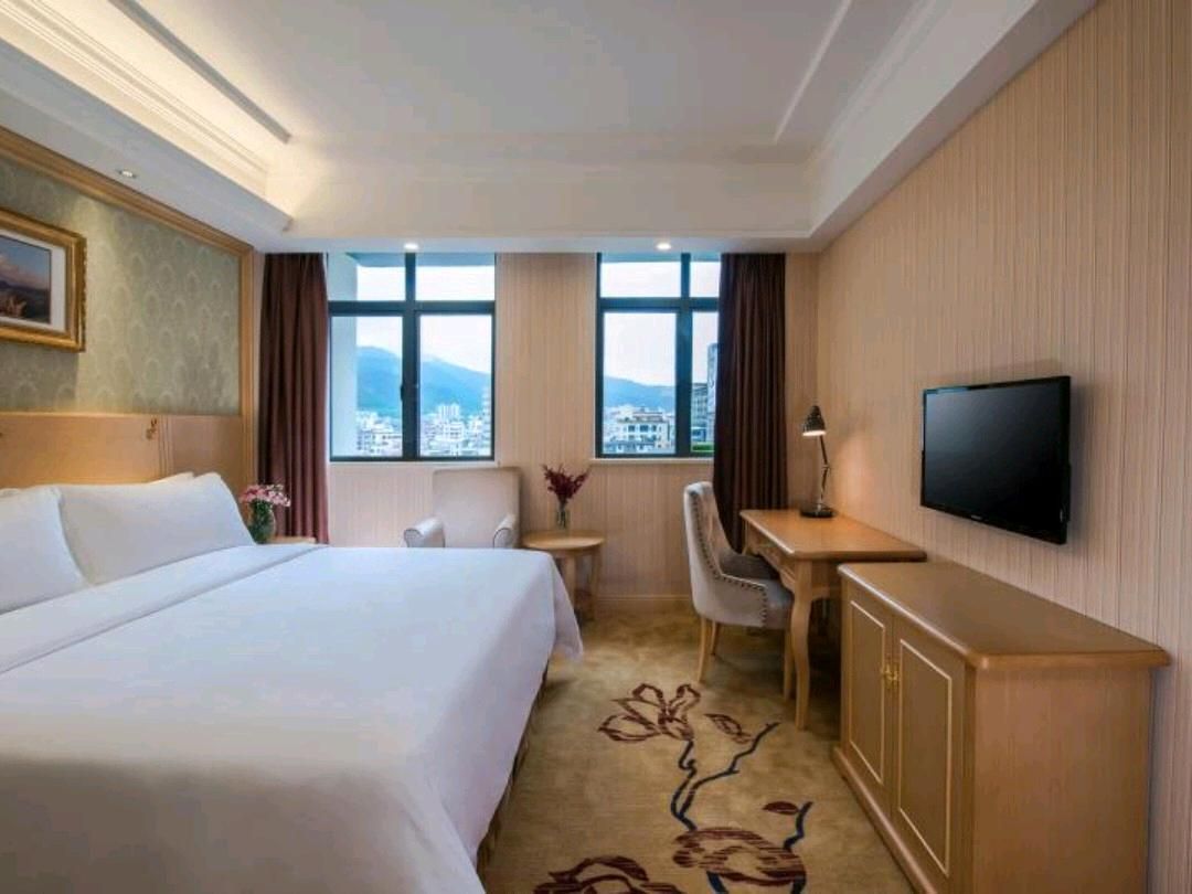 King Room with Audio