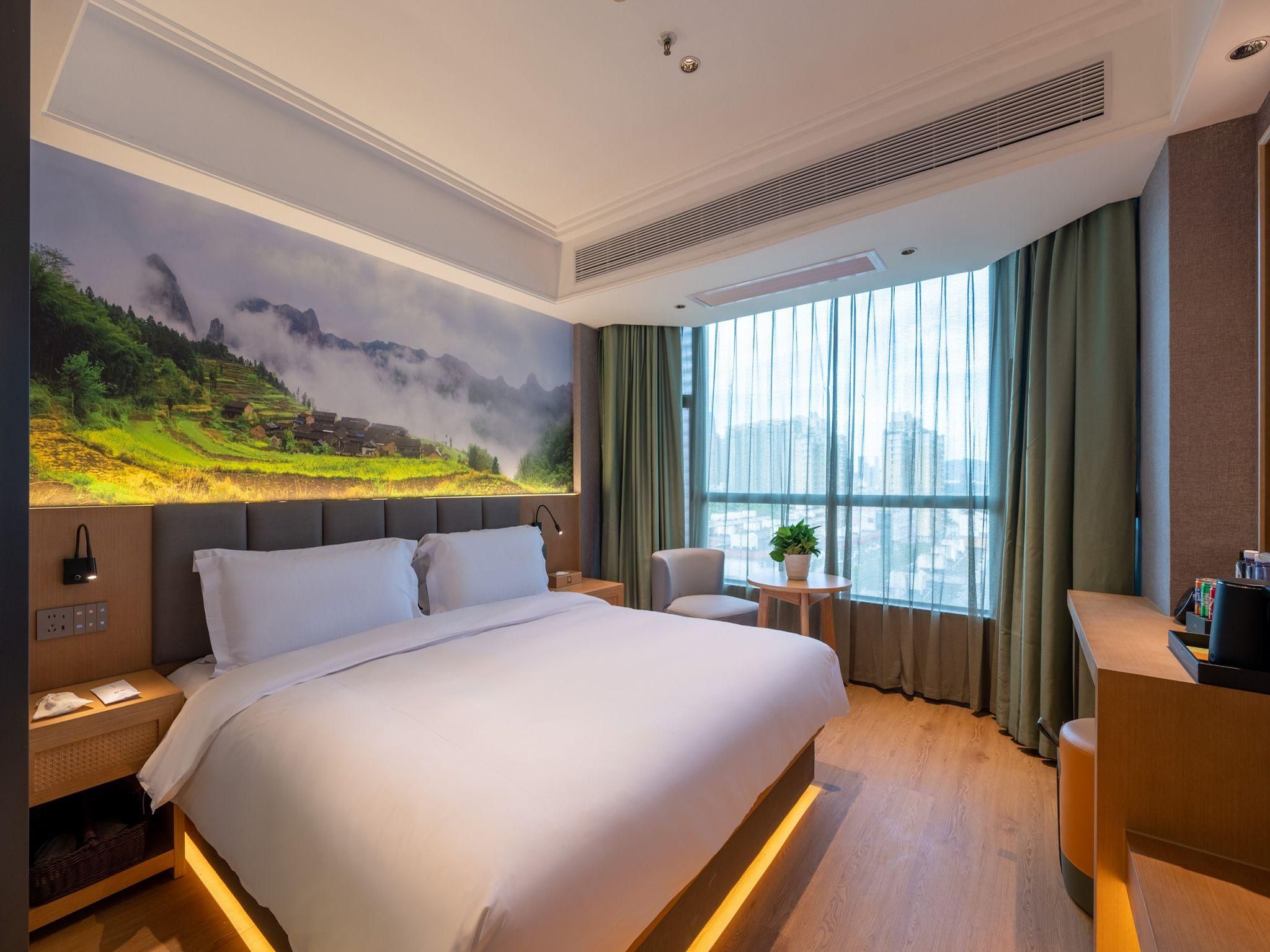 Deluxe King Room with Garden View