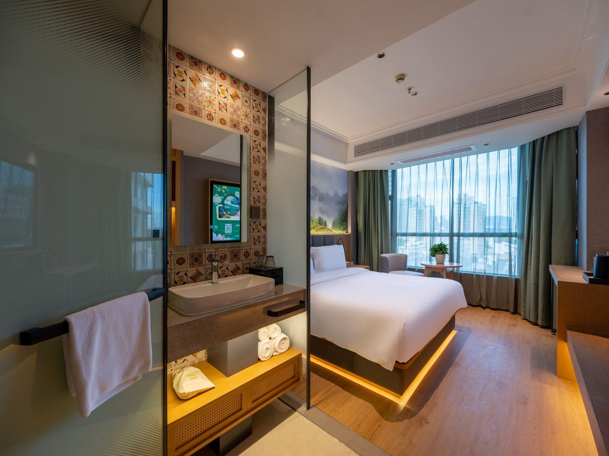 Deluxe King Room with Garden View