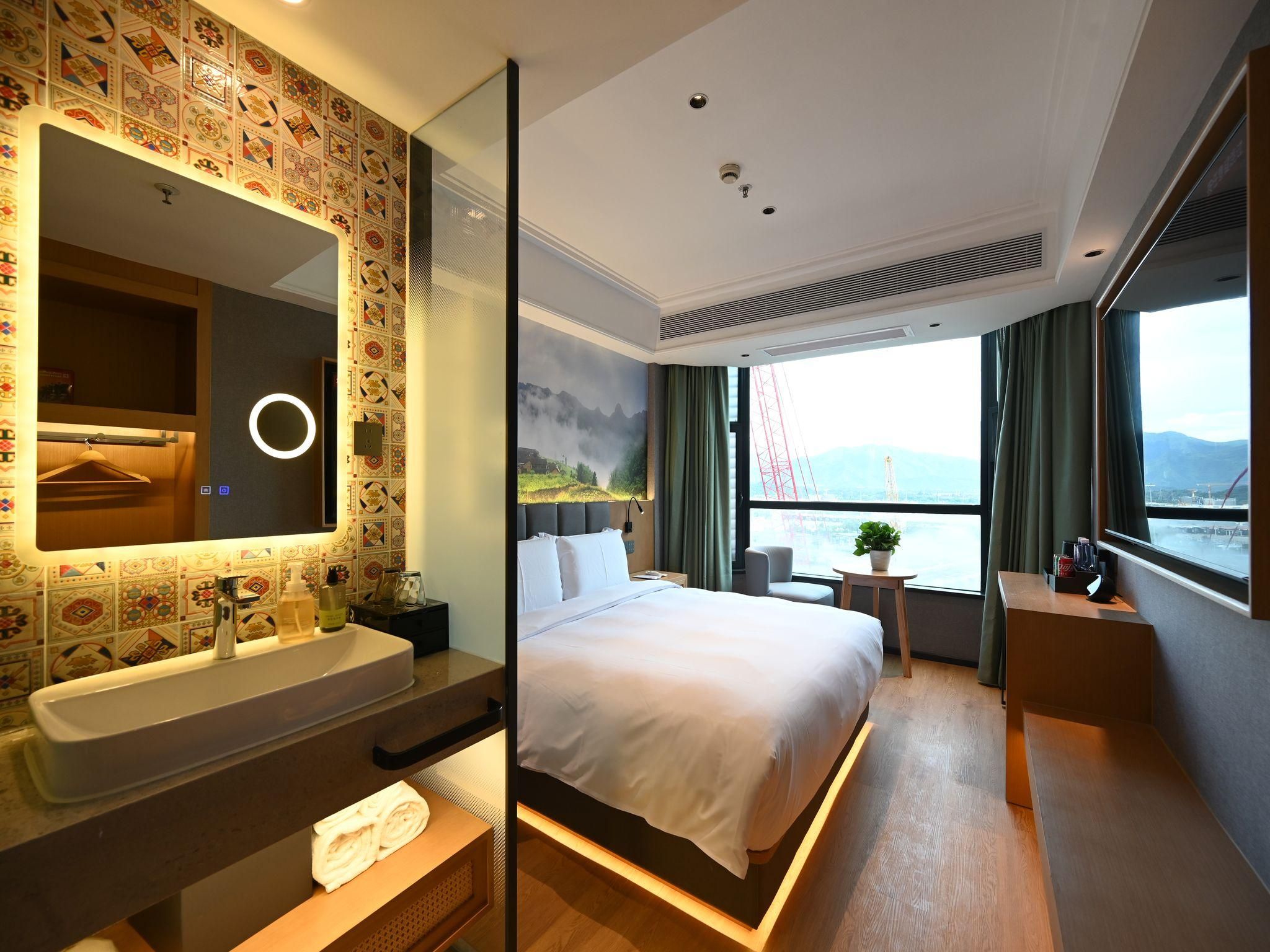 Harbour View Queen Room