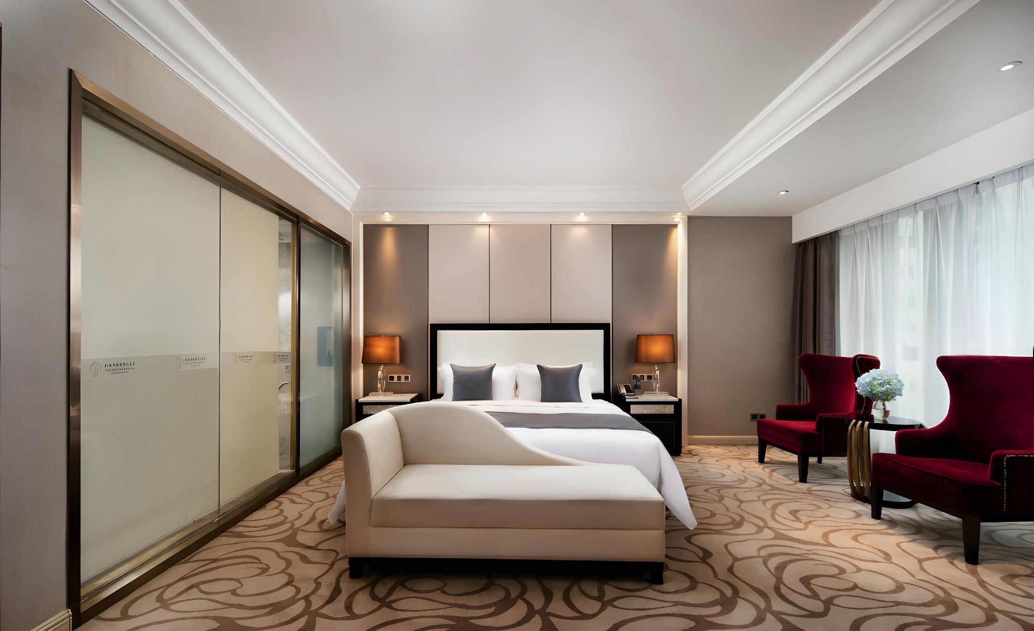 Superior King Room with Bathtub