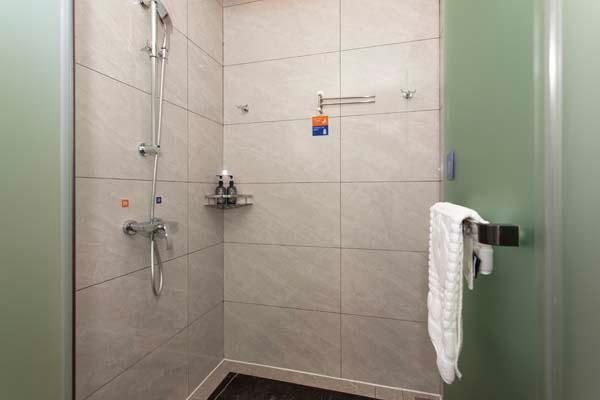 Yazhi Queen Room