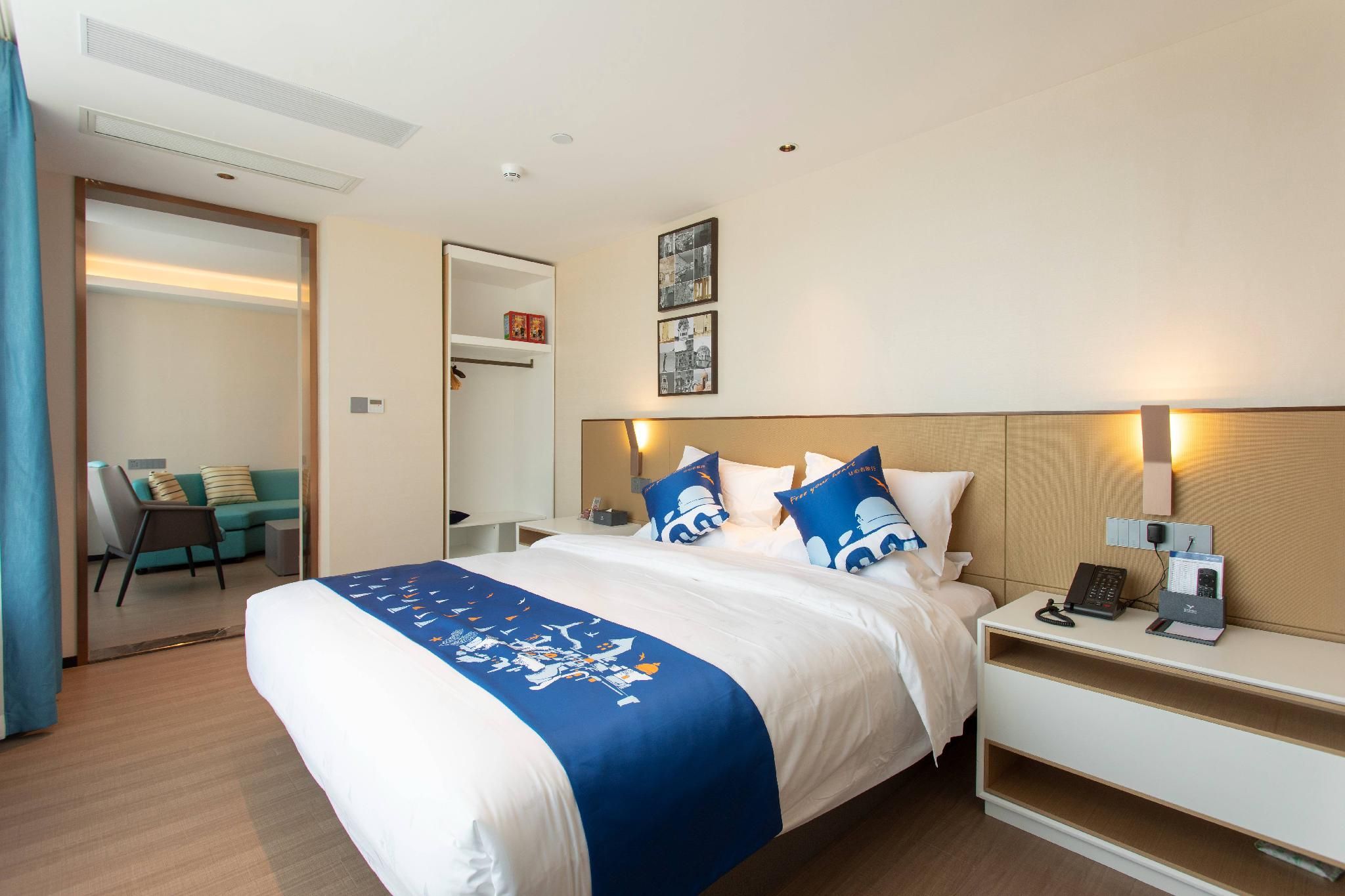 Deluxe Suite
