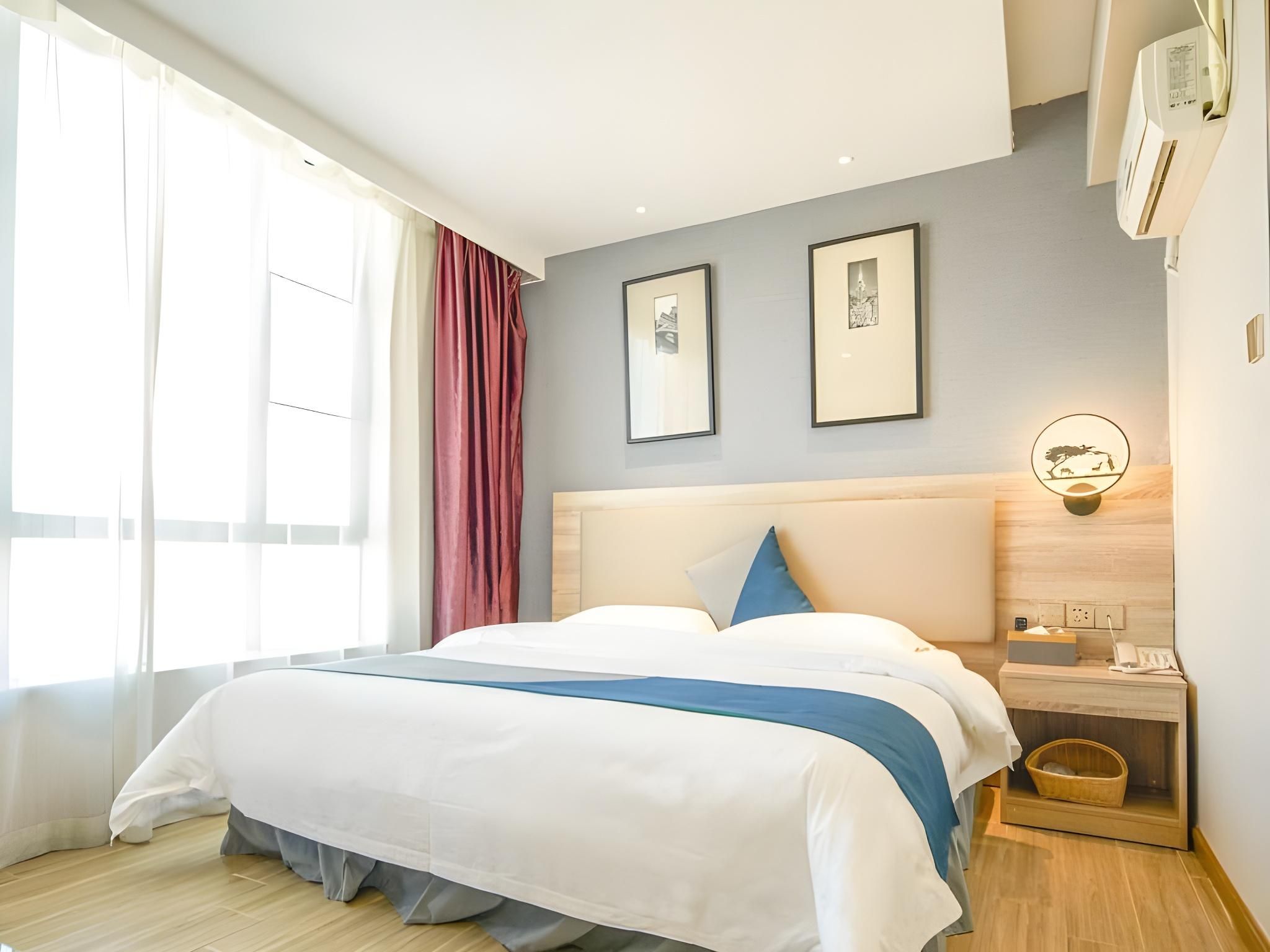 GTI - Deluxe Chess Suite, 2 Bedroom