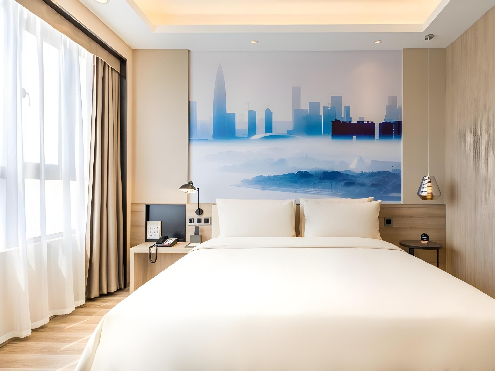 Queen Deluxe Room