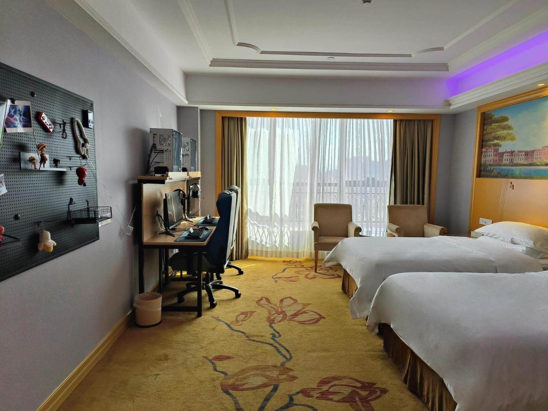 Vienna - Twin Room, Esports