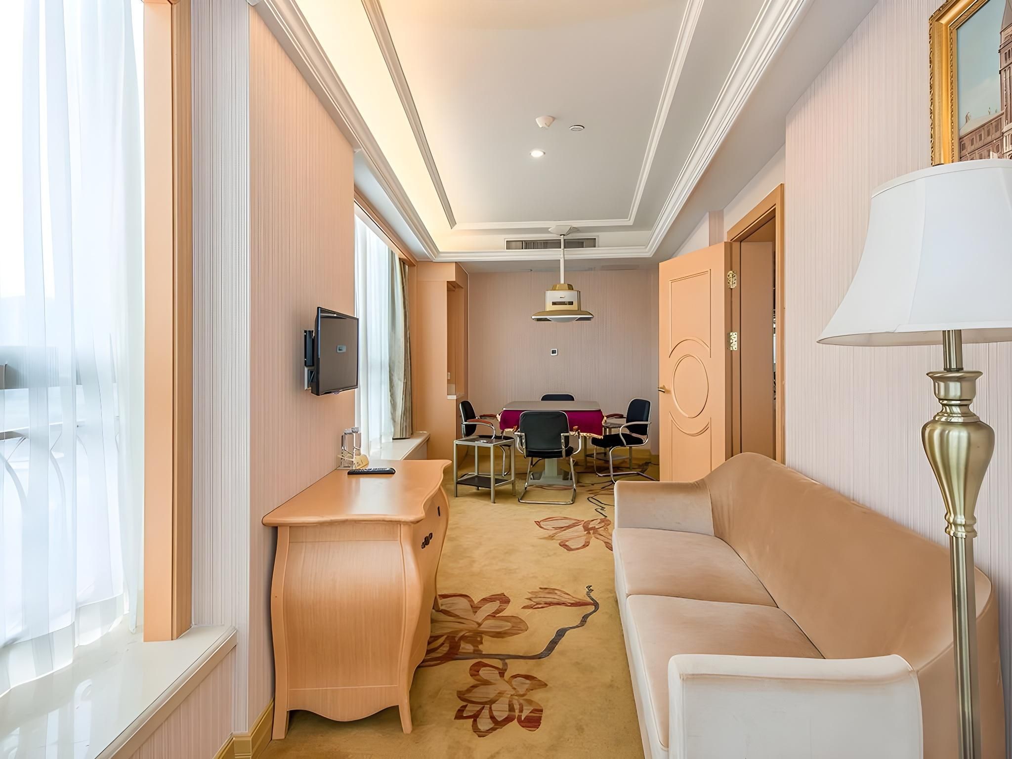 Vienna - Functional Chess Suite Room