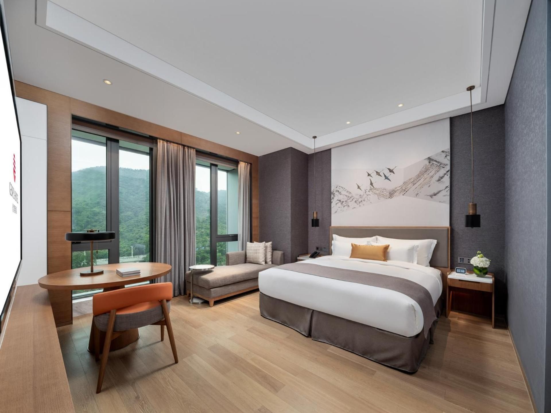 Deluxe Suite with Spa Bath