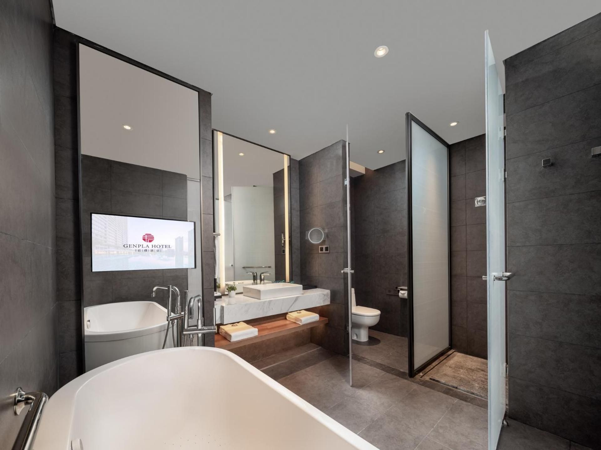 Deluxe Suite with Spa Bath