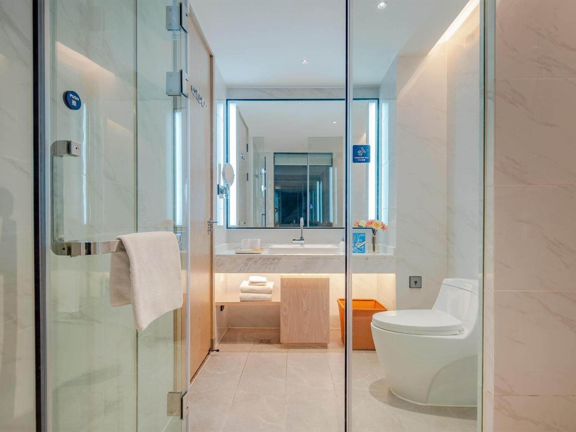 Happy Family Room with Theme