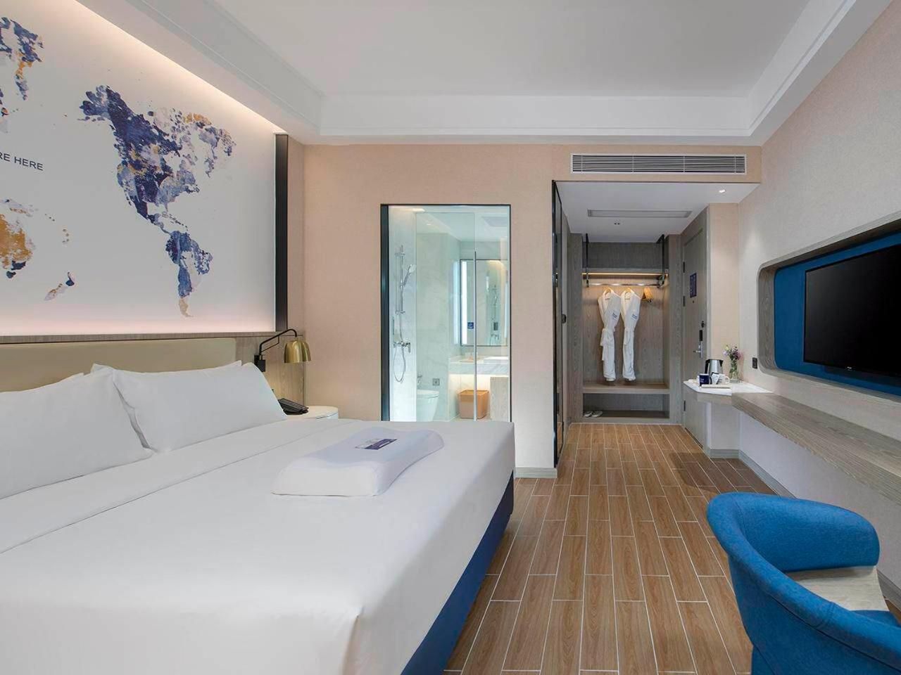 Light Double Room without Window
