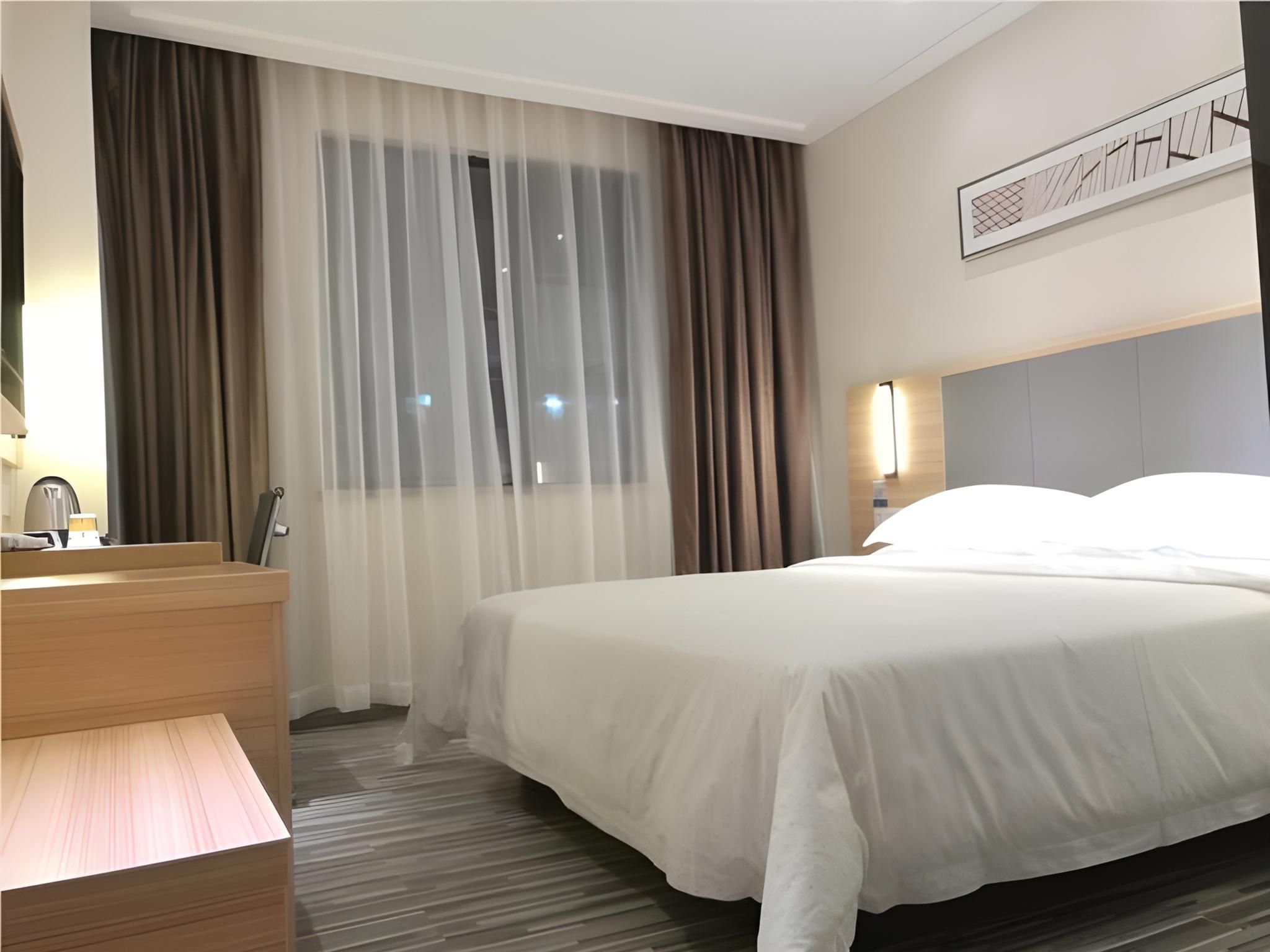 Business Queen Room