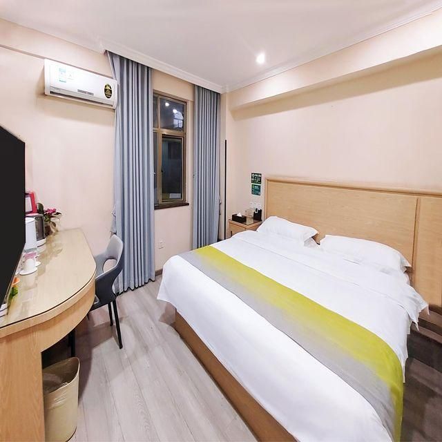 GTR - Guest Room with One 1.8M Bed