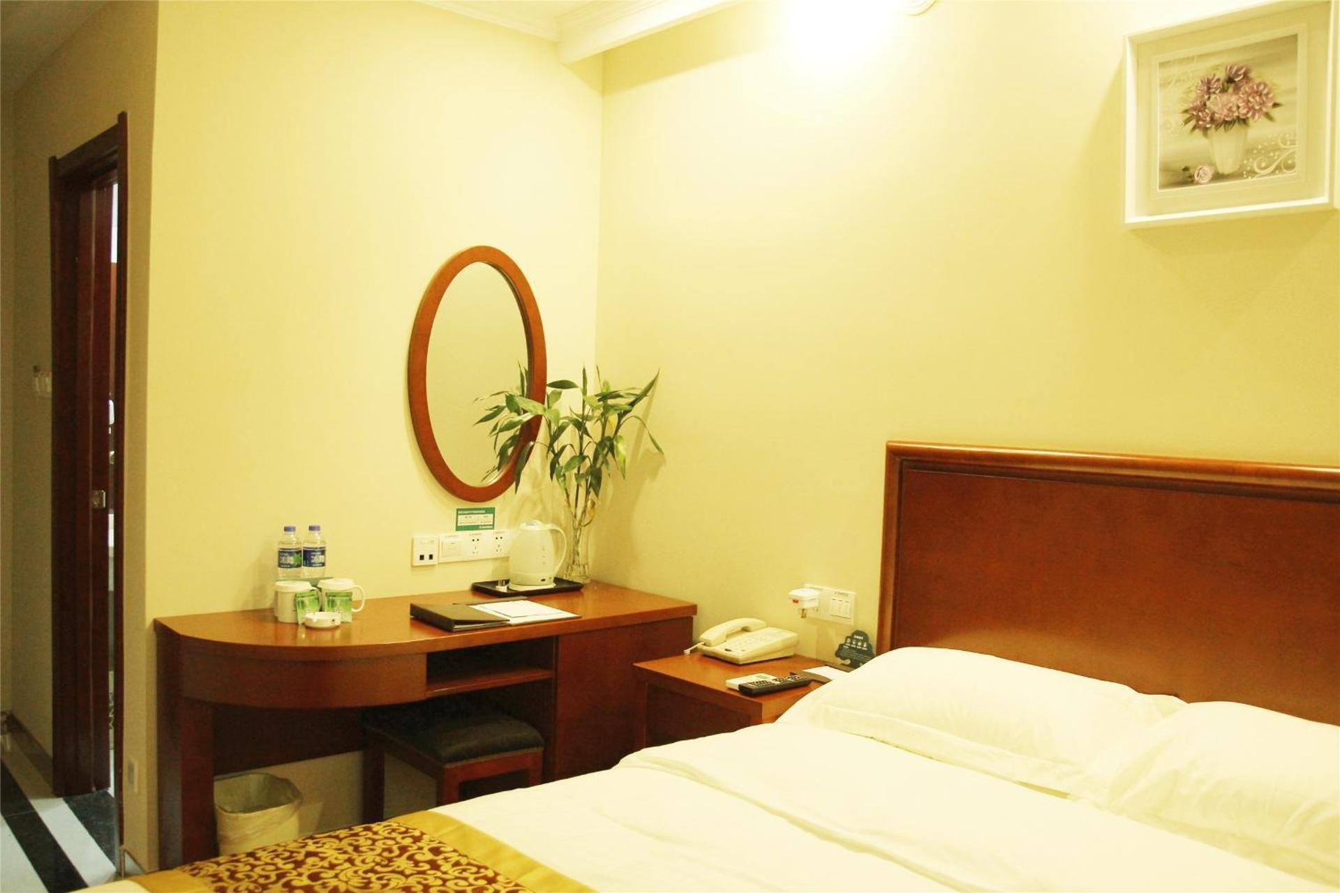 GreenTree Inn Shenzhen Longhua Tianhong Express Hotel GTI - 1 Bed Guest Room, 1.5M Bed 2
