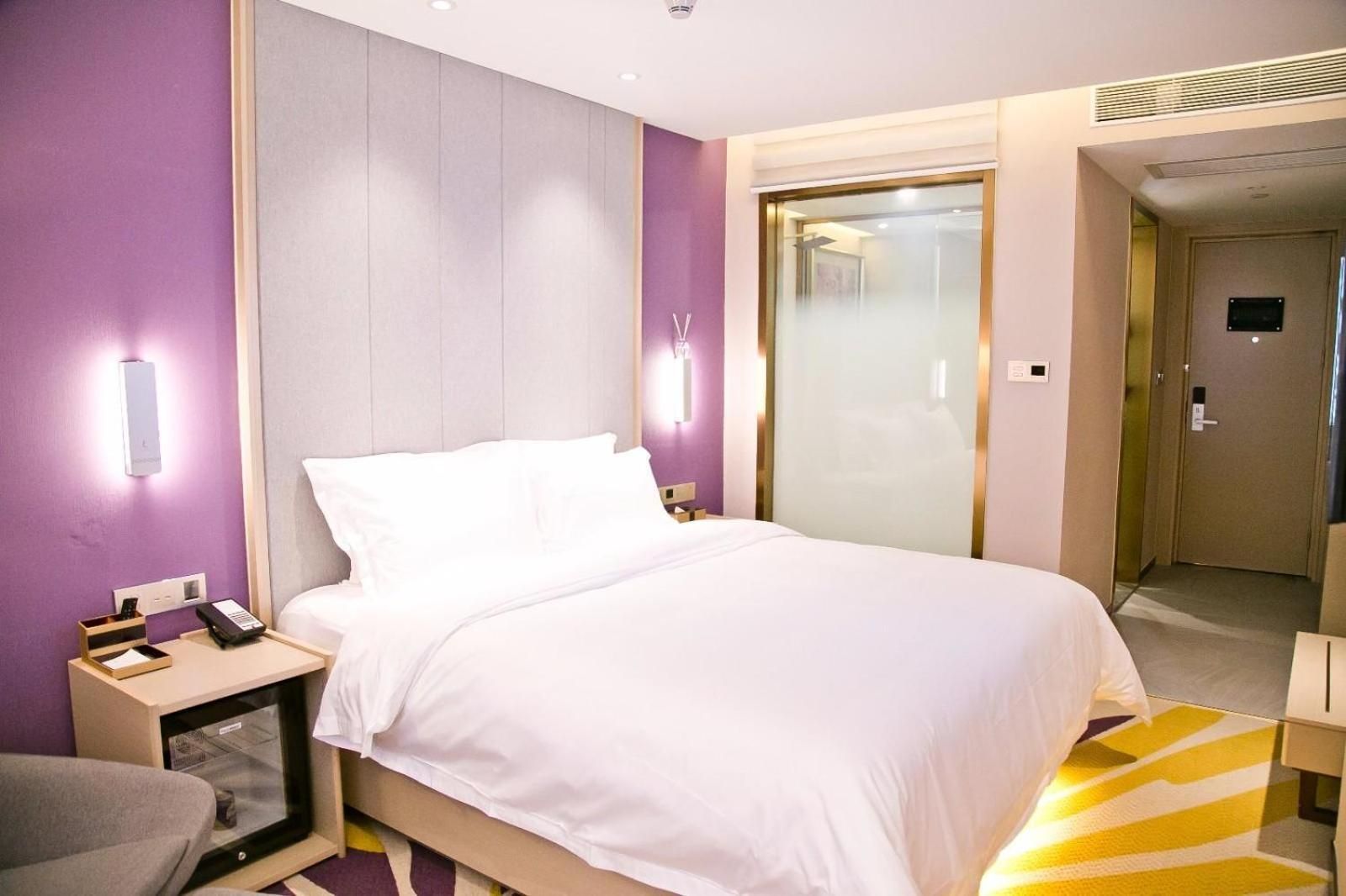 Standard Queen Size Bed Room