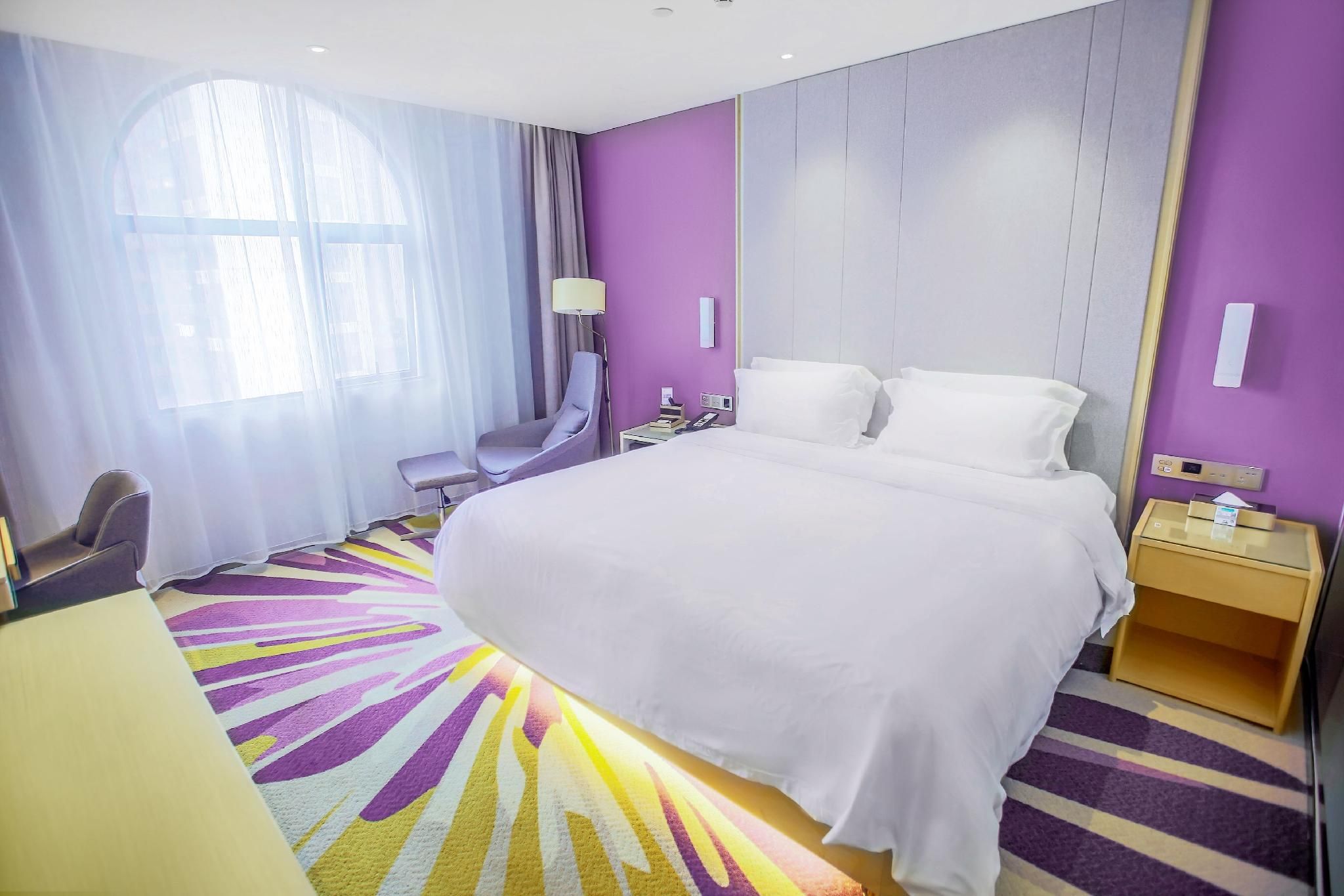 Queen Room with View