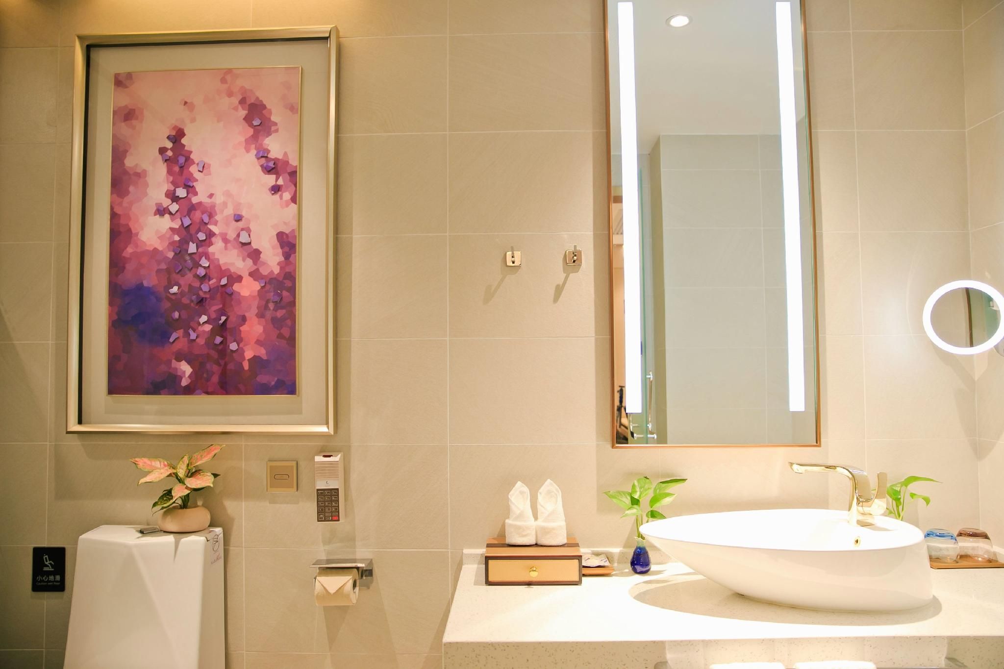 Queen Room with View