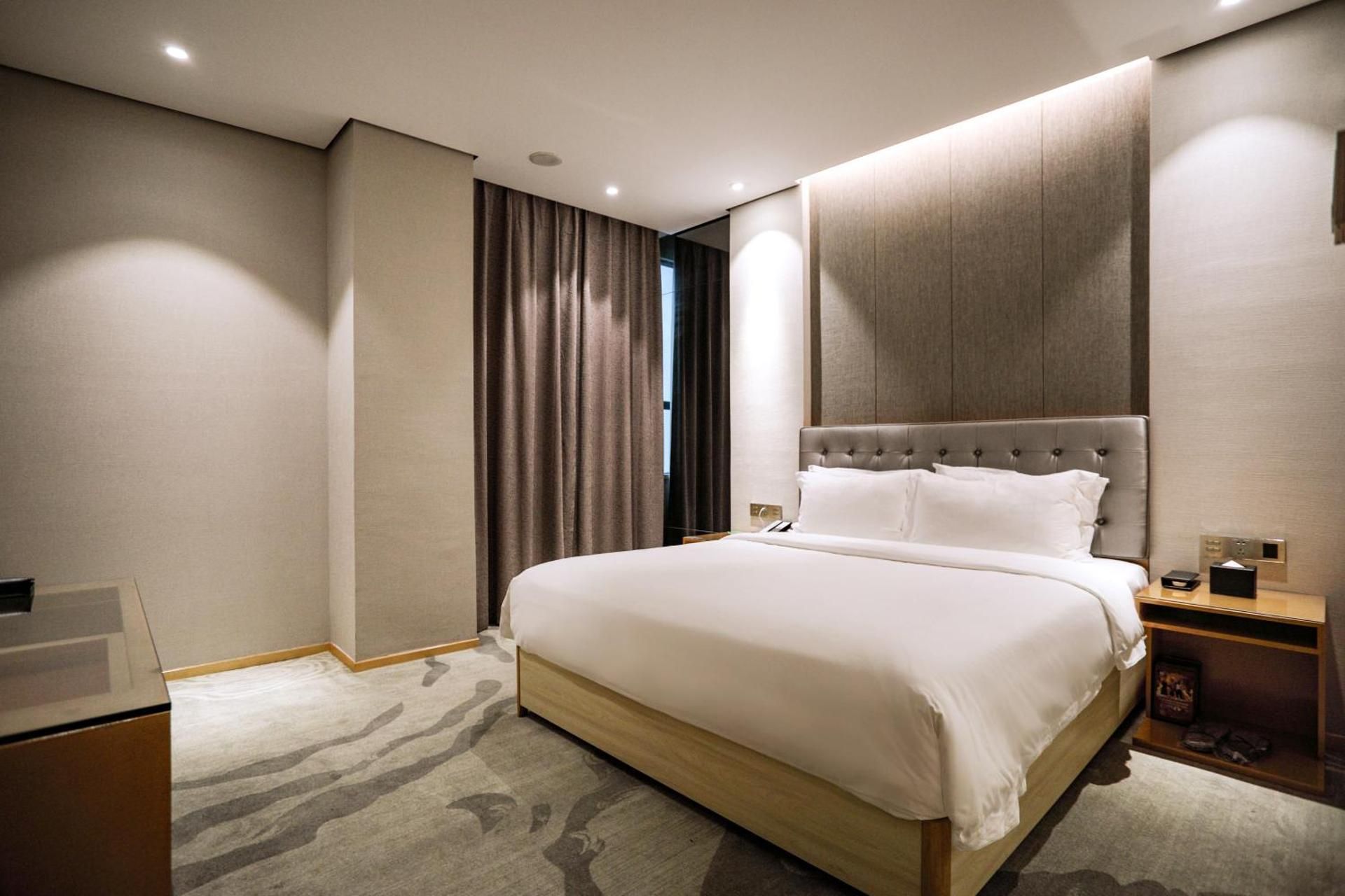 Superior King Room