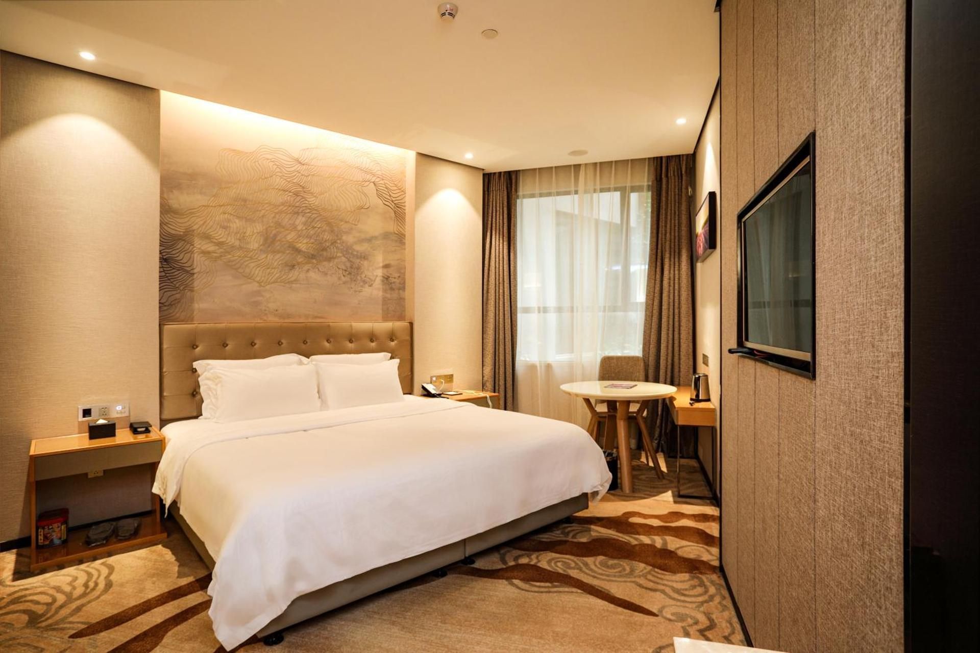 Business Queen Room