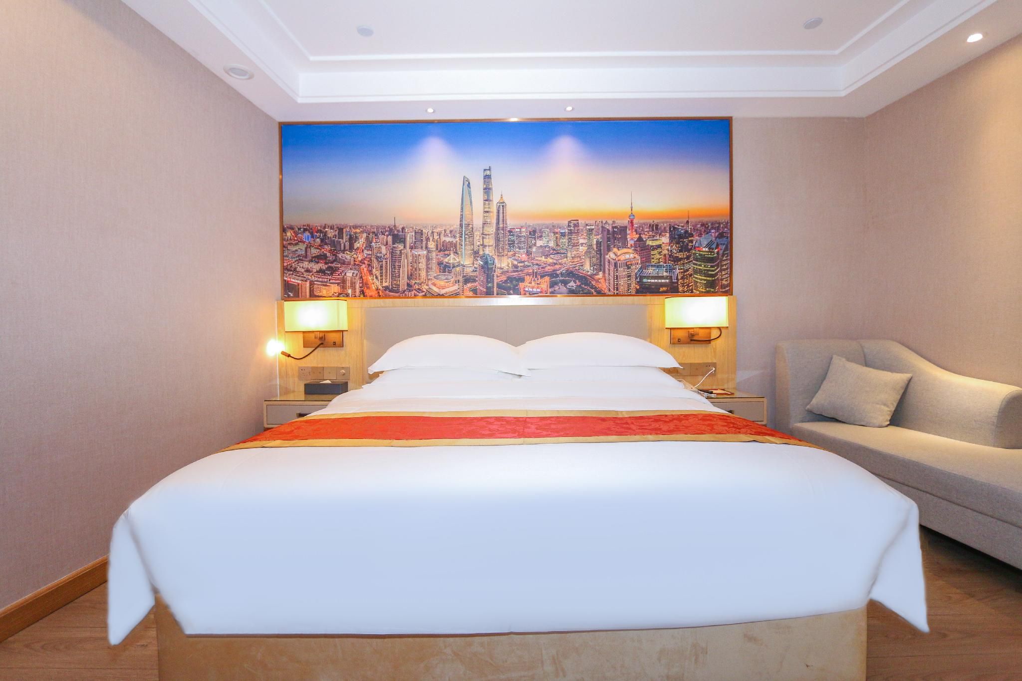 Warm Queen Room