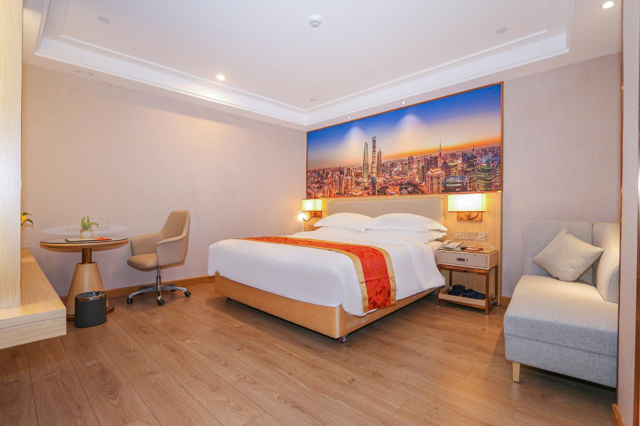 Warm Queen Room