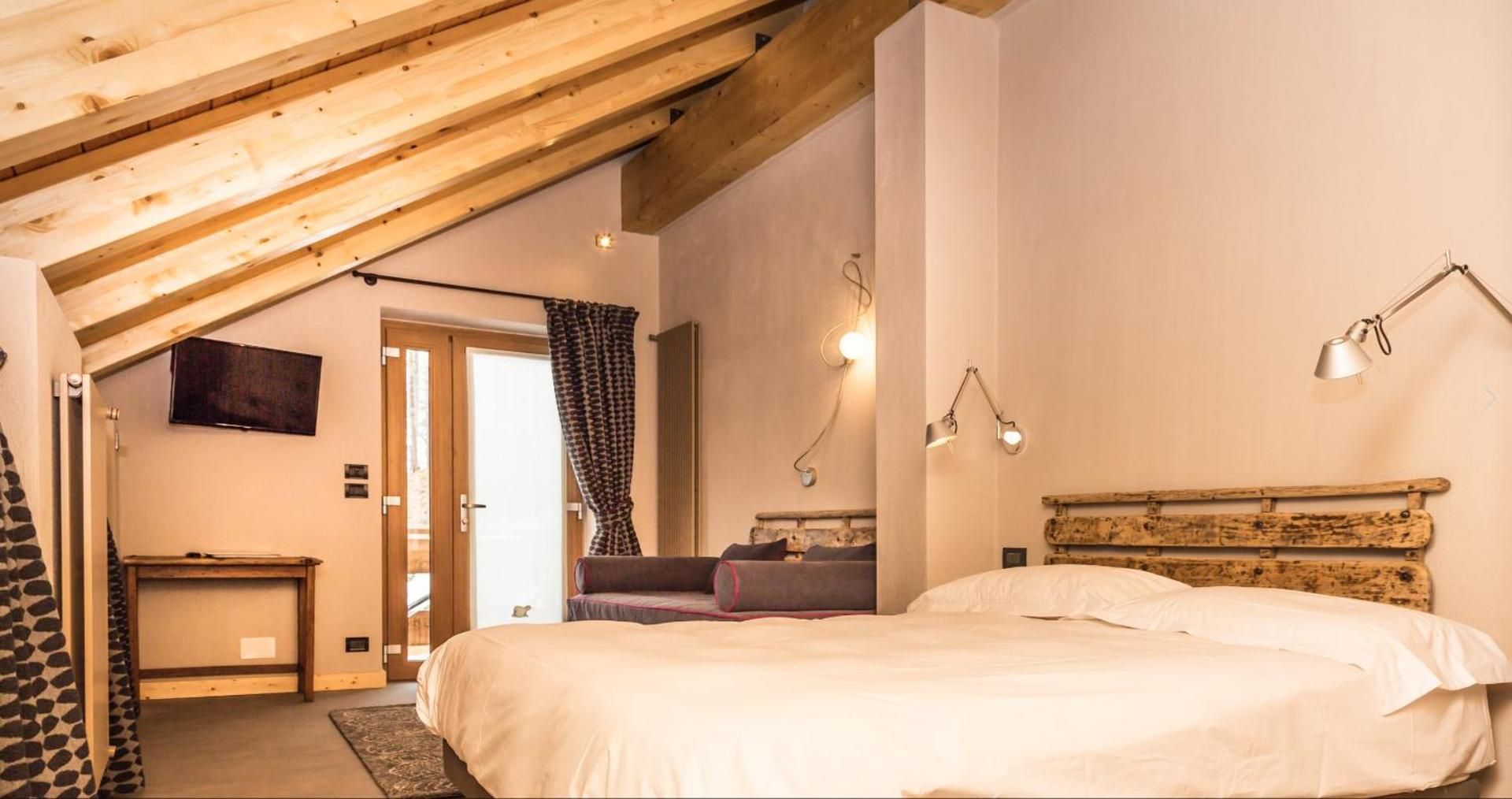 Triple Room with Mountain View