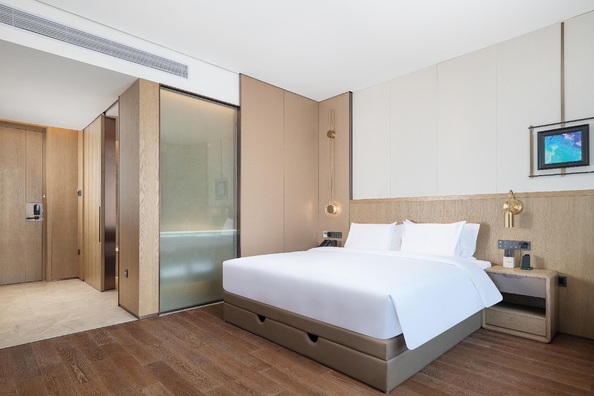 Queen Superior Room