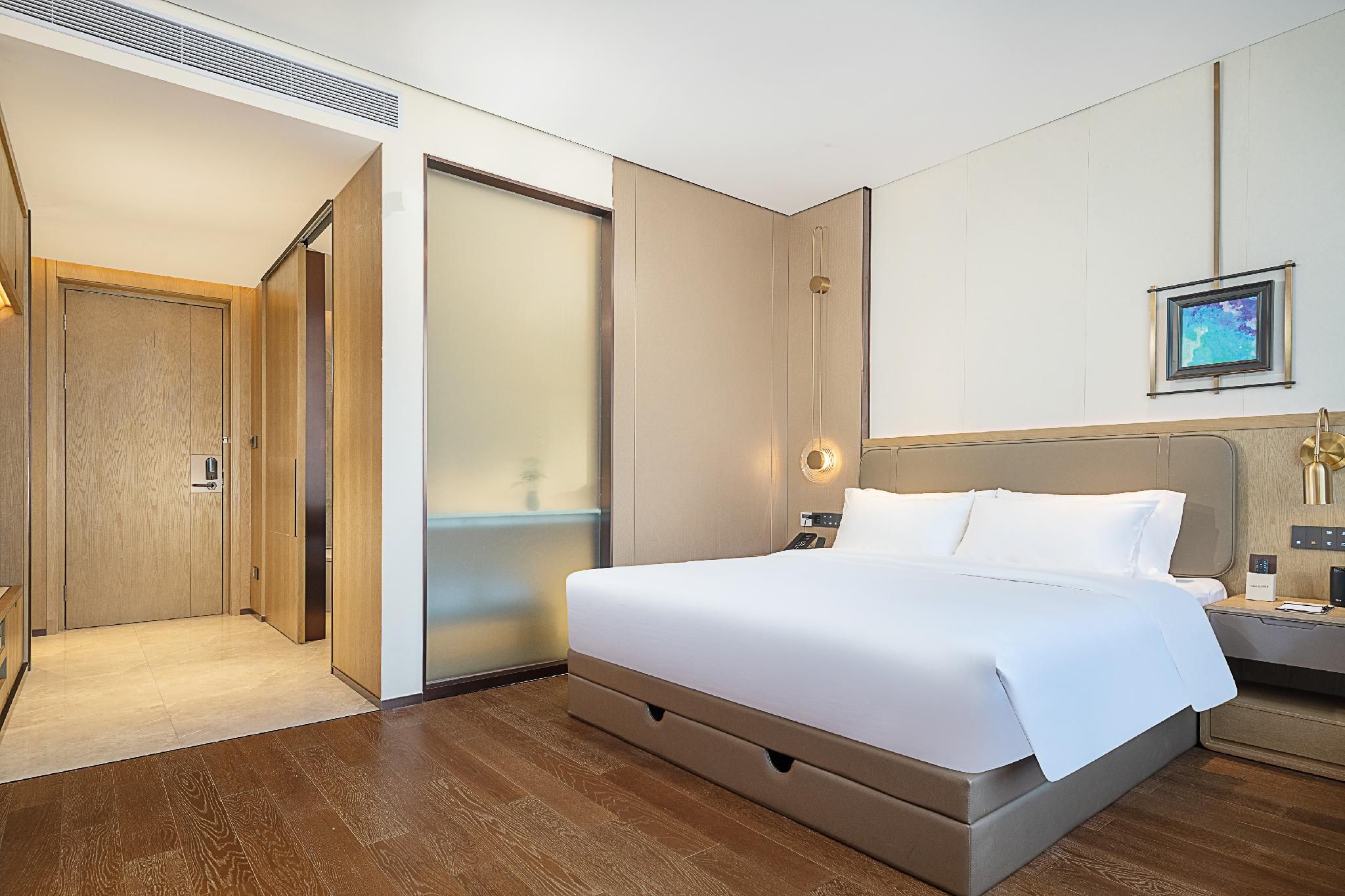 Queen Room with View