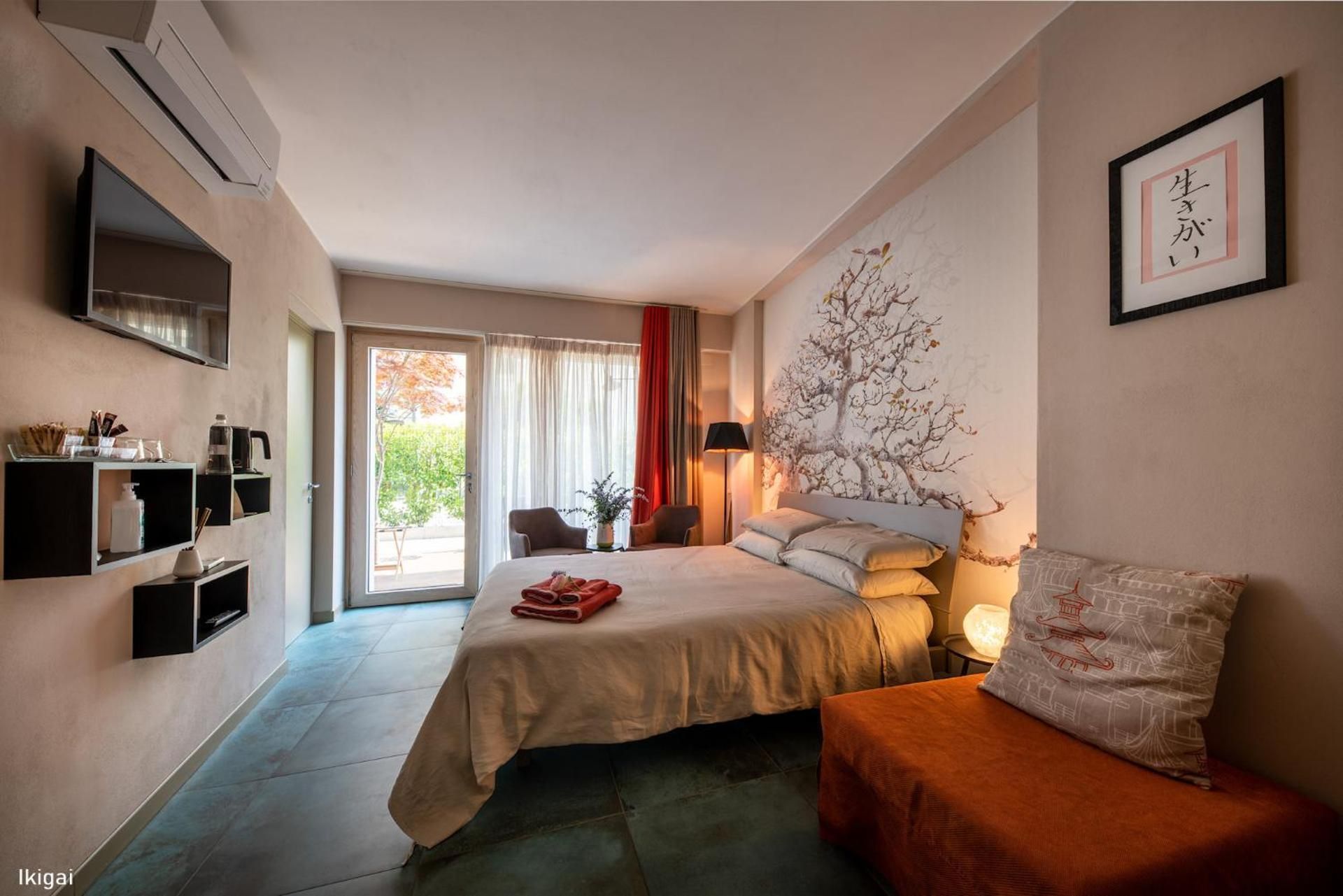 Deluxe Double Room (2 Adults + 1 Child)