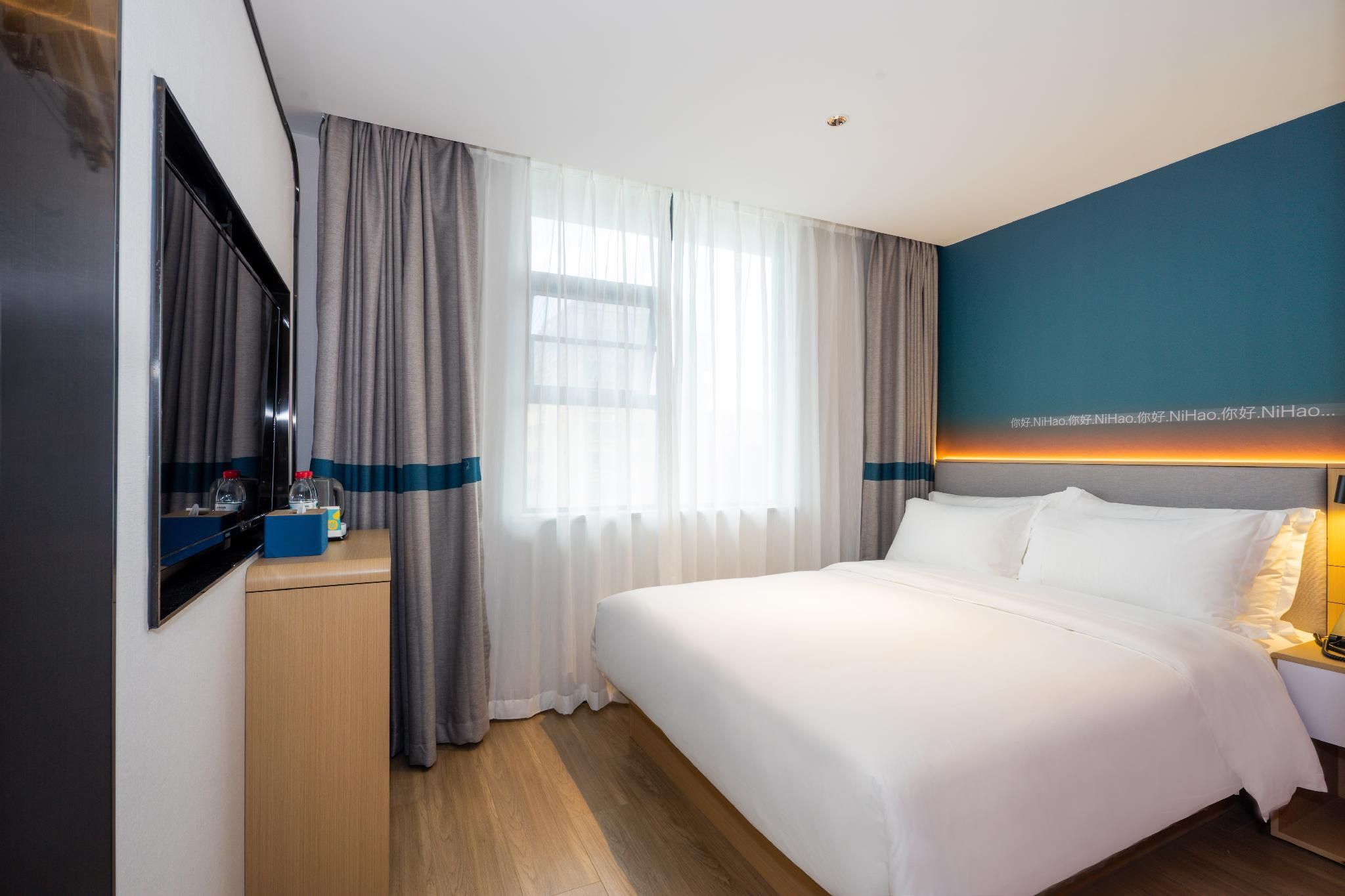 Huazhu - Room With Bed