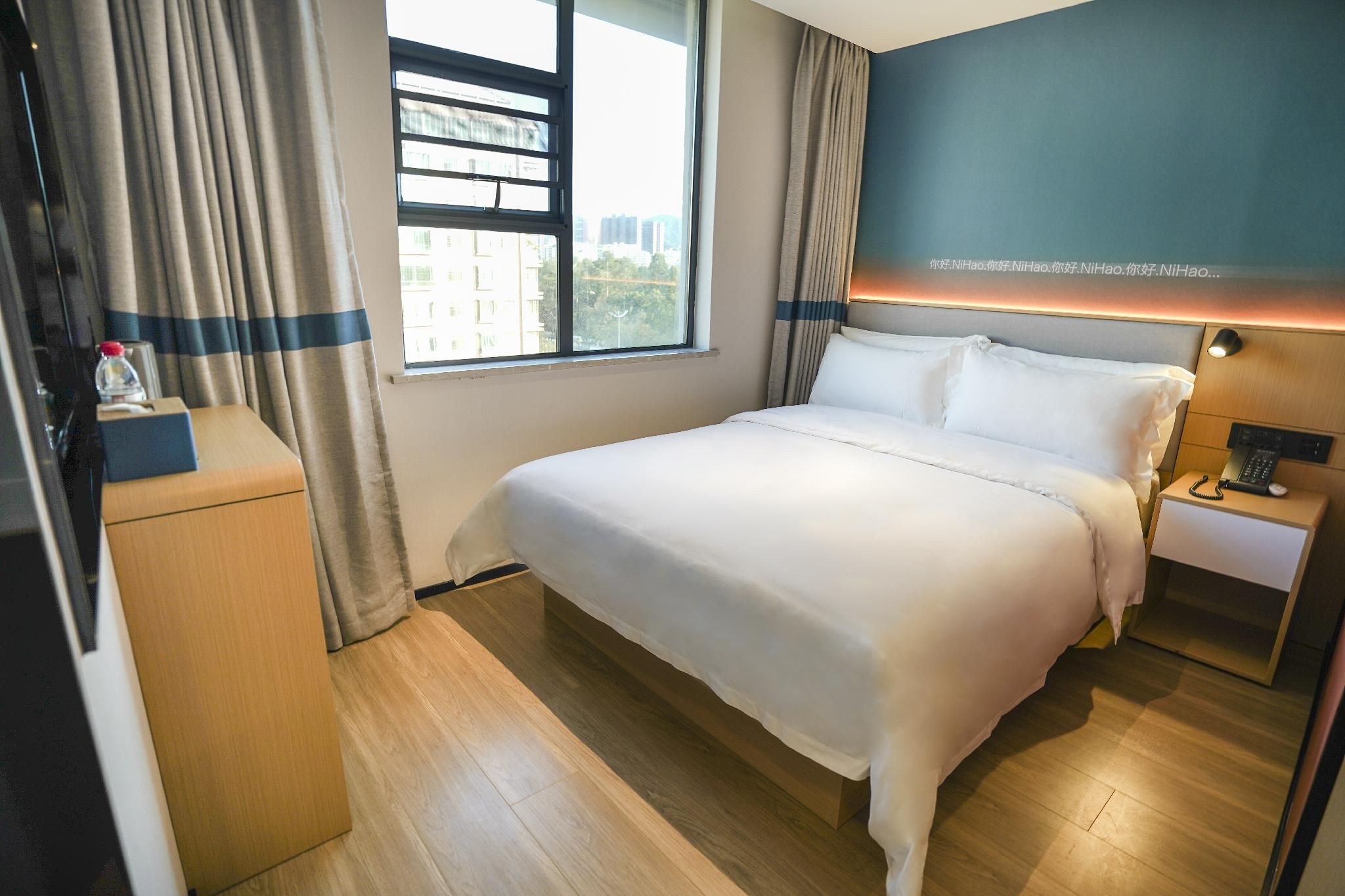 Huazhu - Room With Bed