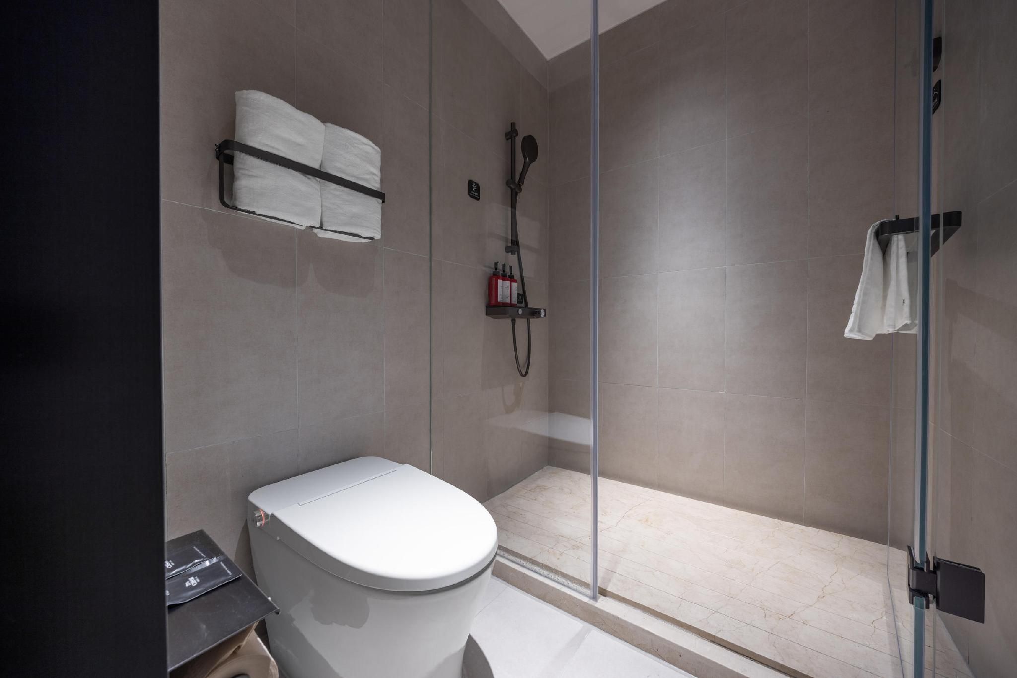 Comfort Queen Room